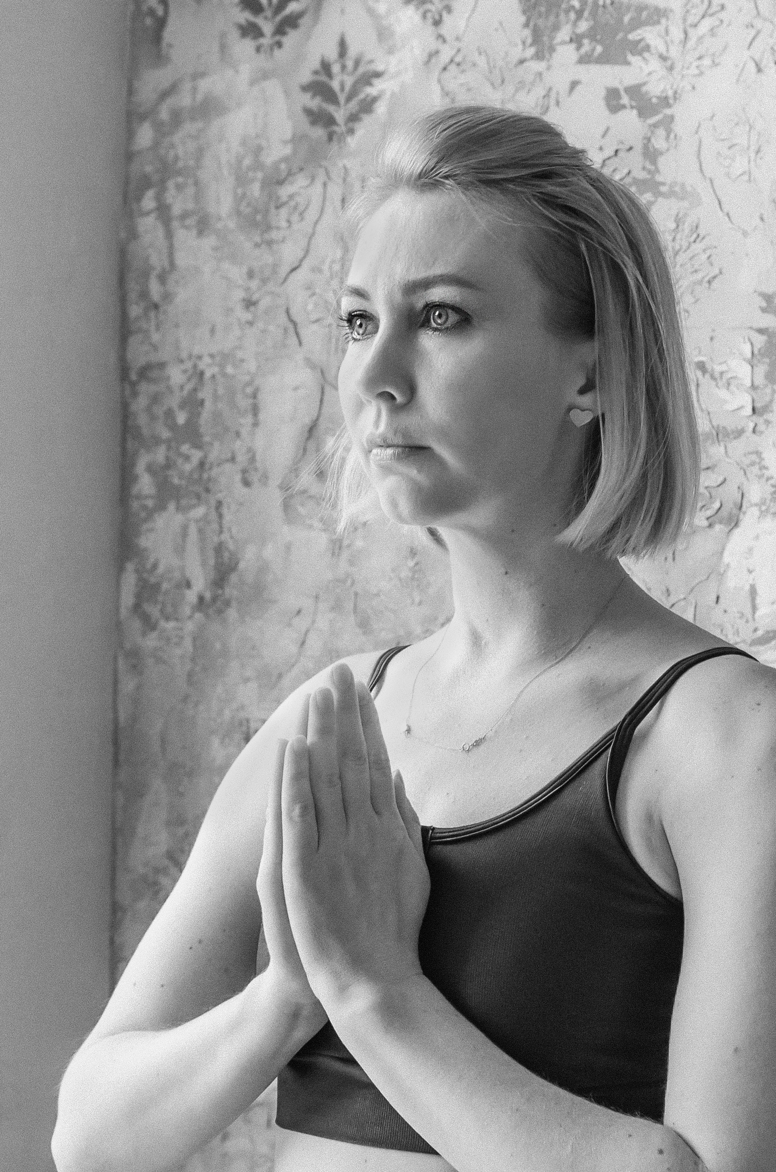 Yoga content for Mila. Family, portrait, content photo in Costa Rica Evgeniya Besprozvannykh