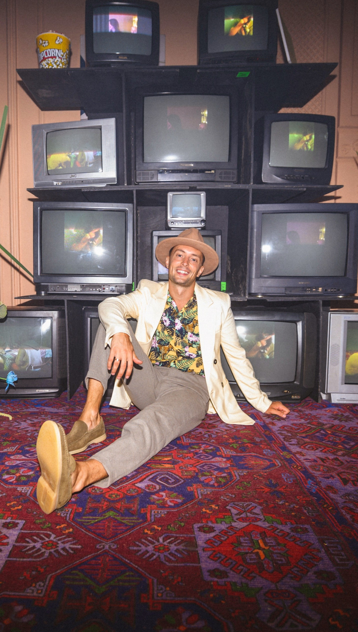 Ведущий Никита Шляндин