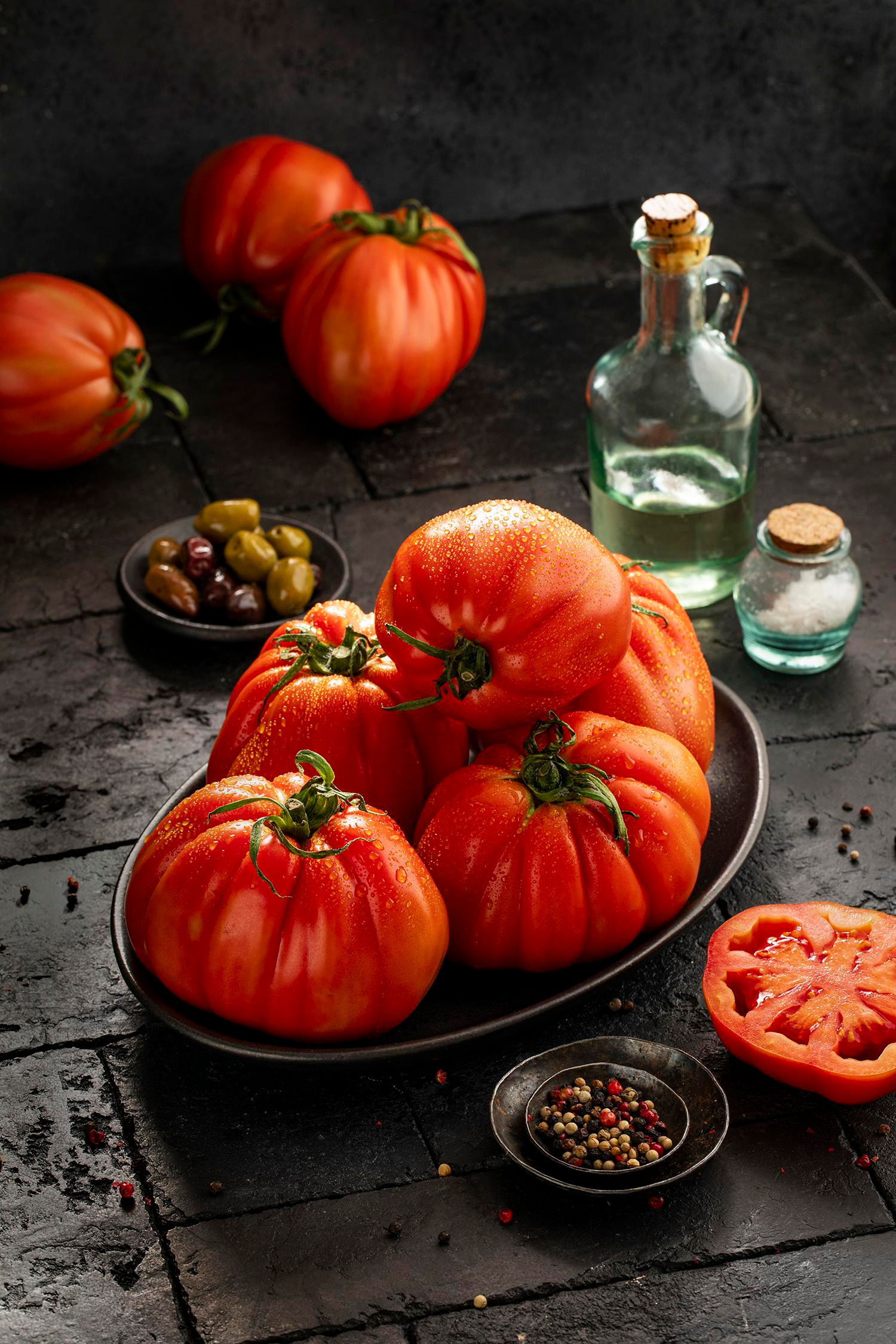 Рекламная съемка продукции, красивые помидоры