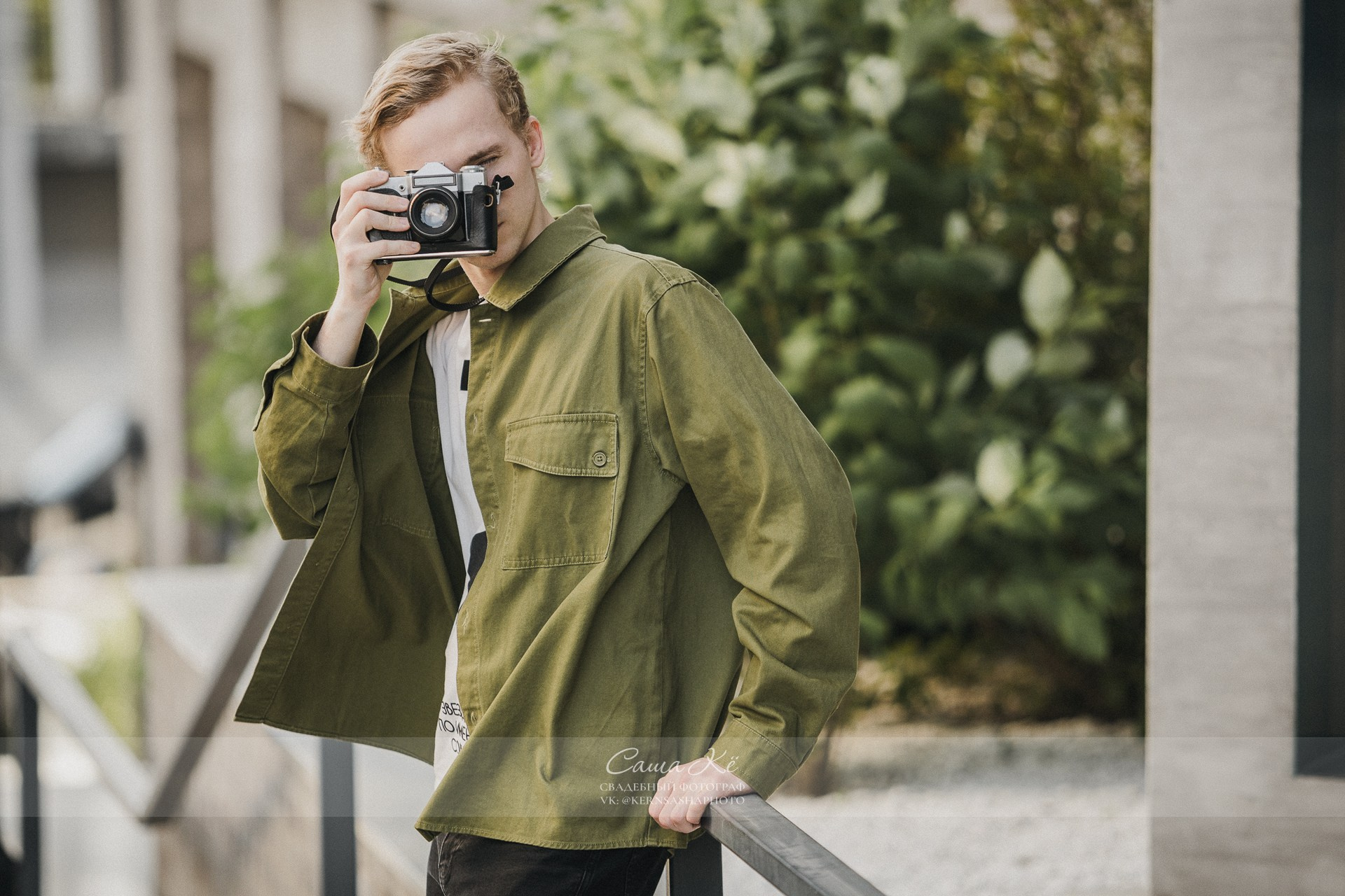 Прогулка по инским холмам, стильная фотосессия с парнем — Новосибирск, Саша Кё