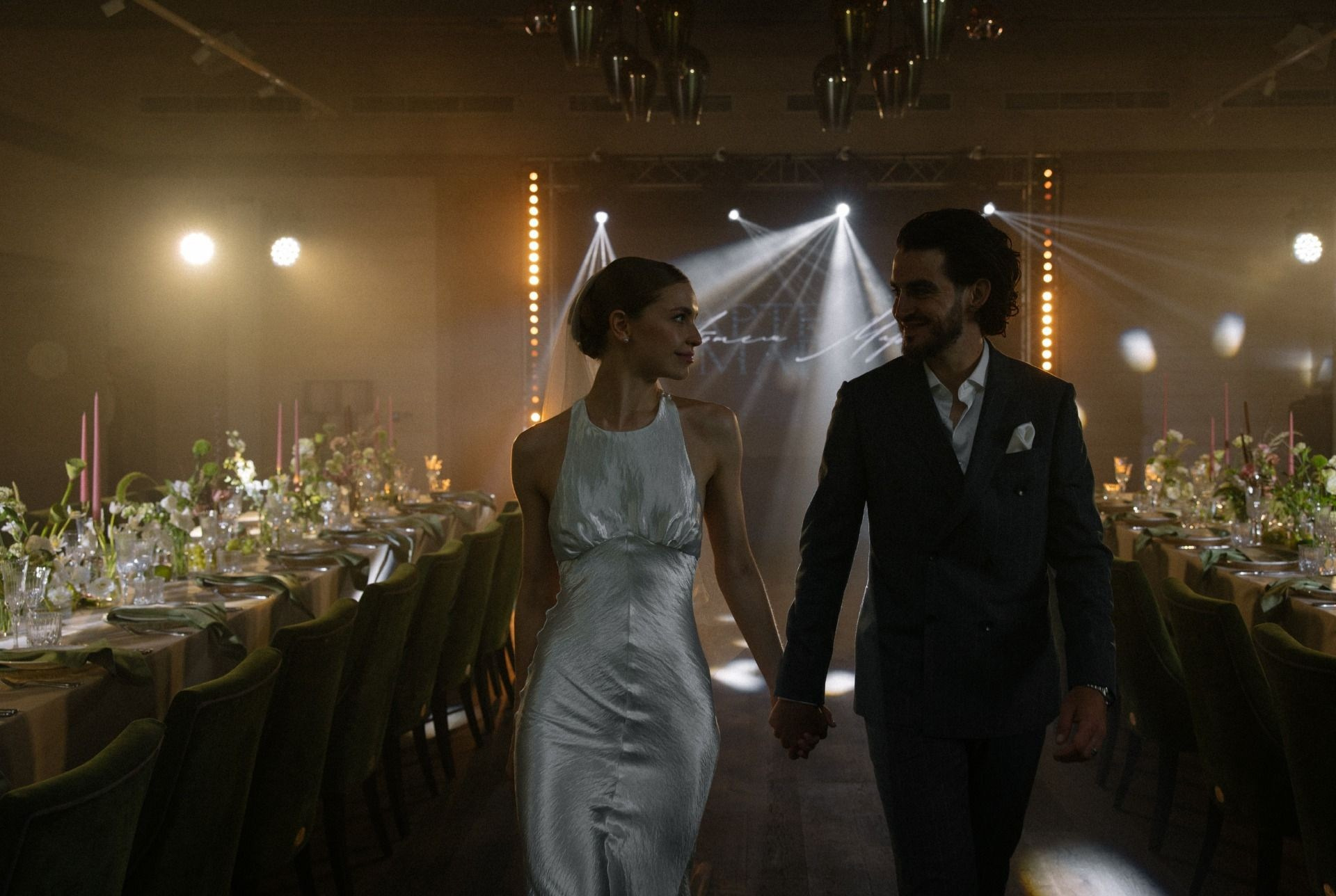 ИВЕНТОВЫЙ СВЕТ (EVENT LIGHT) НА СВАДЬБЕ. Фото и видеосъемка в Кызыле, аэросъемка Кызыл, фотограф, видеограф