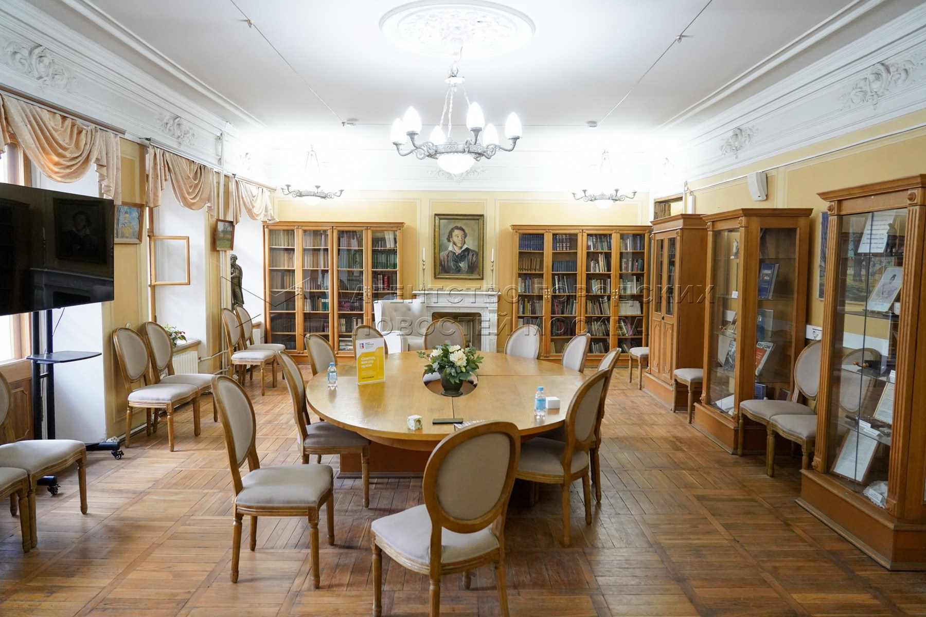 Регистрация брака и свадебная фотосессия в Библиотеке-читальне имени А. С. Пушкина. Свадебный фотограф Москва — Сергей и Татьяна