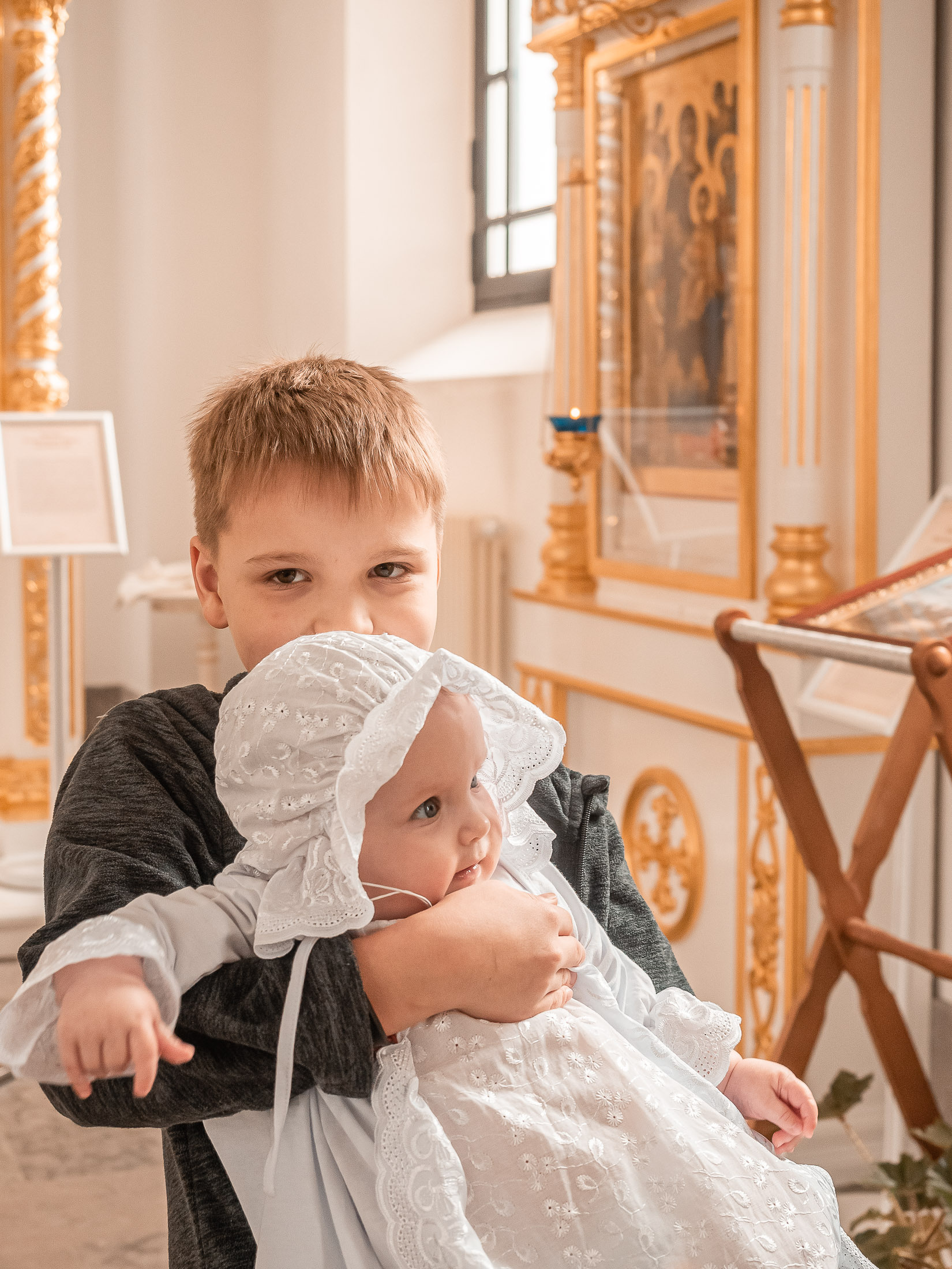 золотой крестик, крестины девочки крестная мама, крестильный комплект, крещение ребенка фотосессия