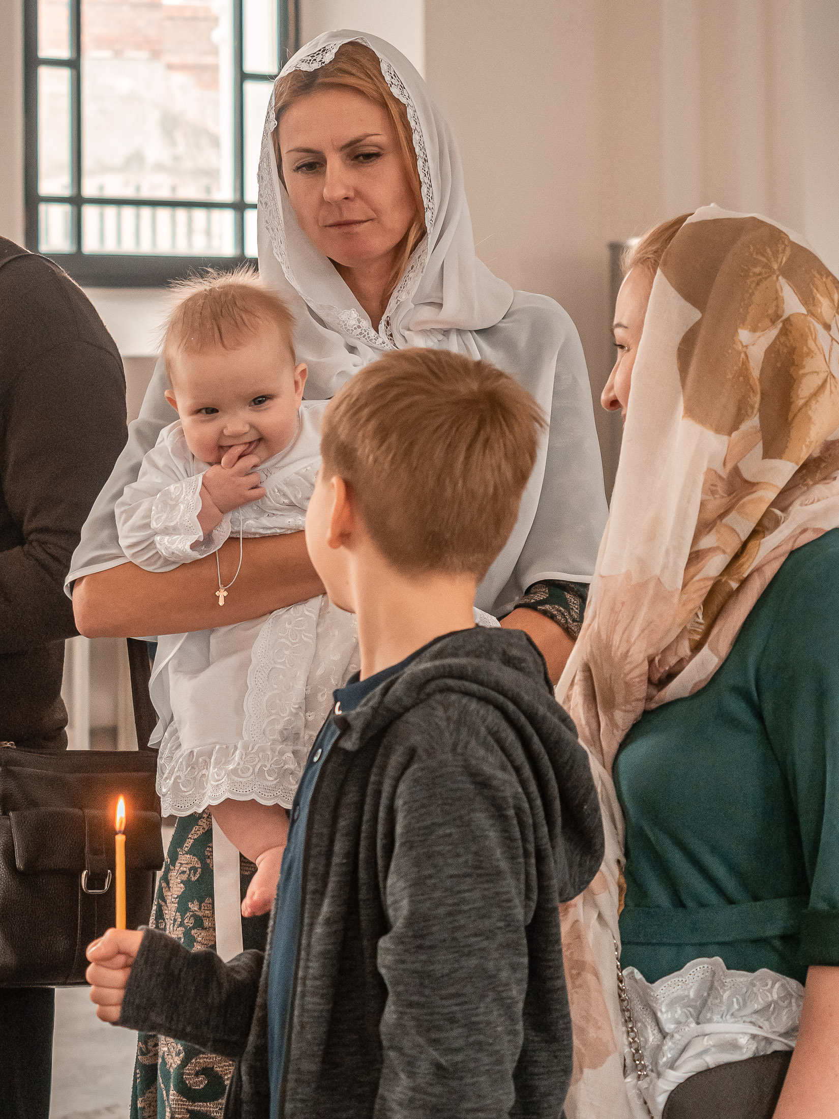 крещение в церкви, что подарить на крестины девочке от крестного, исповедоваться перед крещением, фотограф на крещение цена