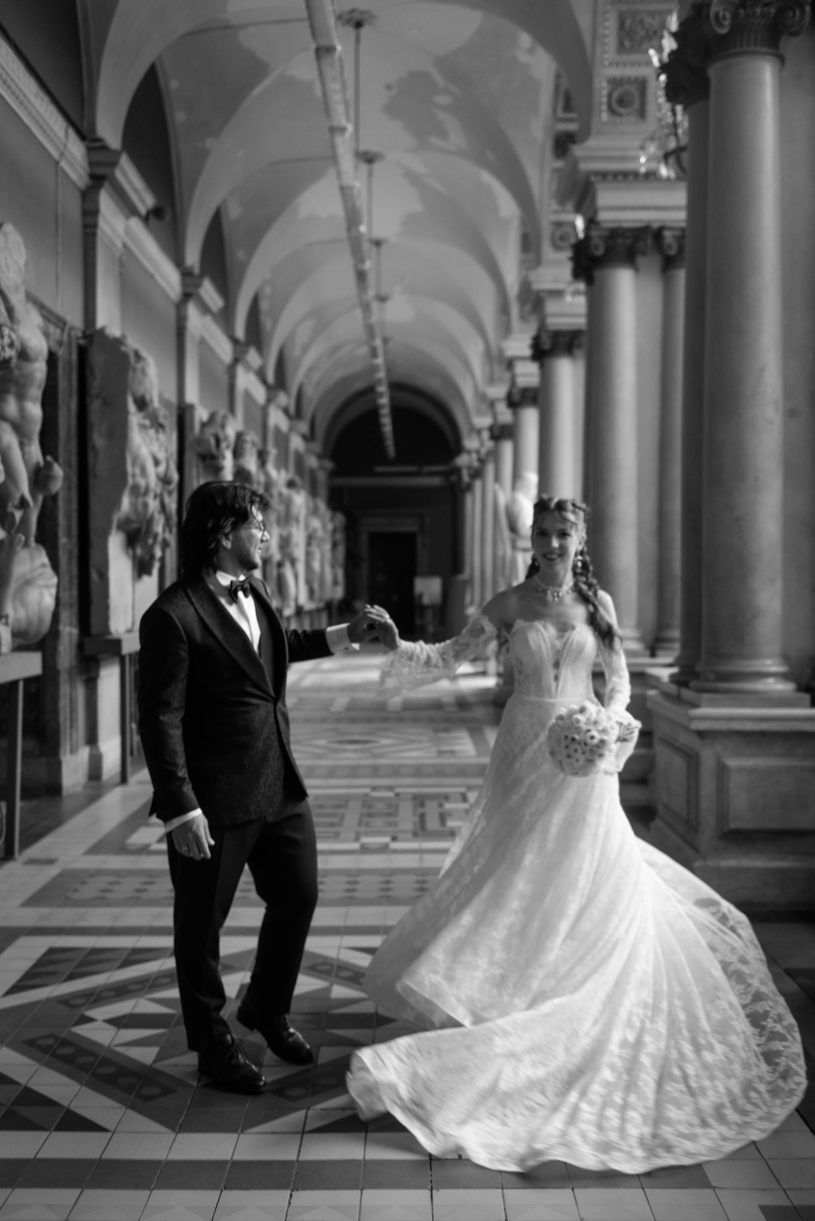 Закрытые места для свадебной фотосессии в дождь, осенью или зимой. Свадебный фотограф в Санкт-Петербурге Венера Ахметова