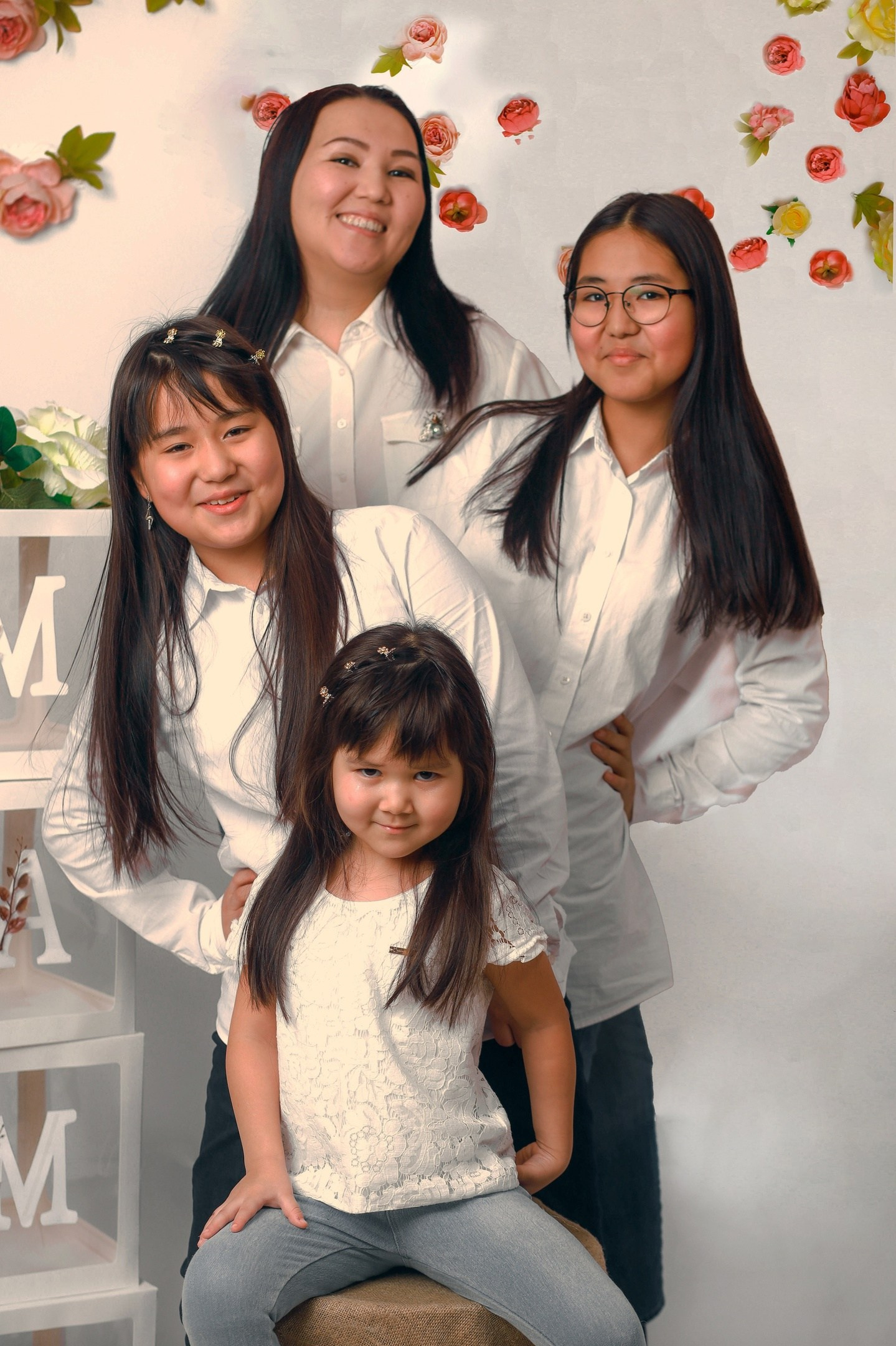 Аида и дочки. Саблино 2022. Фотограф Наталья Шпиллер Санкт-Петербург