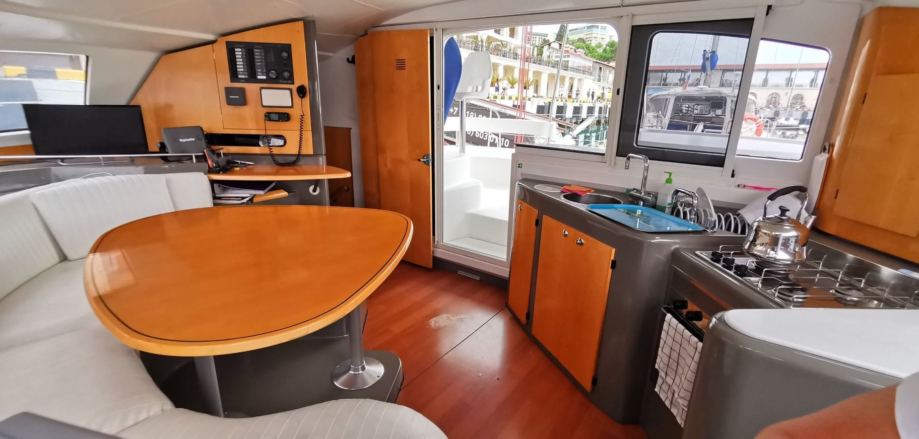 Катамаран Апрель Аренда Яхты в Сочи Яхтанаморе YACHTANAMORE