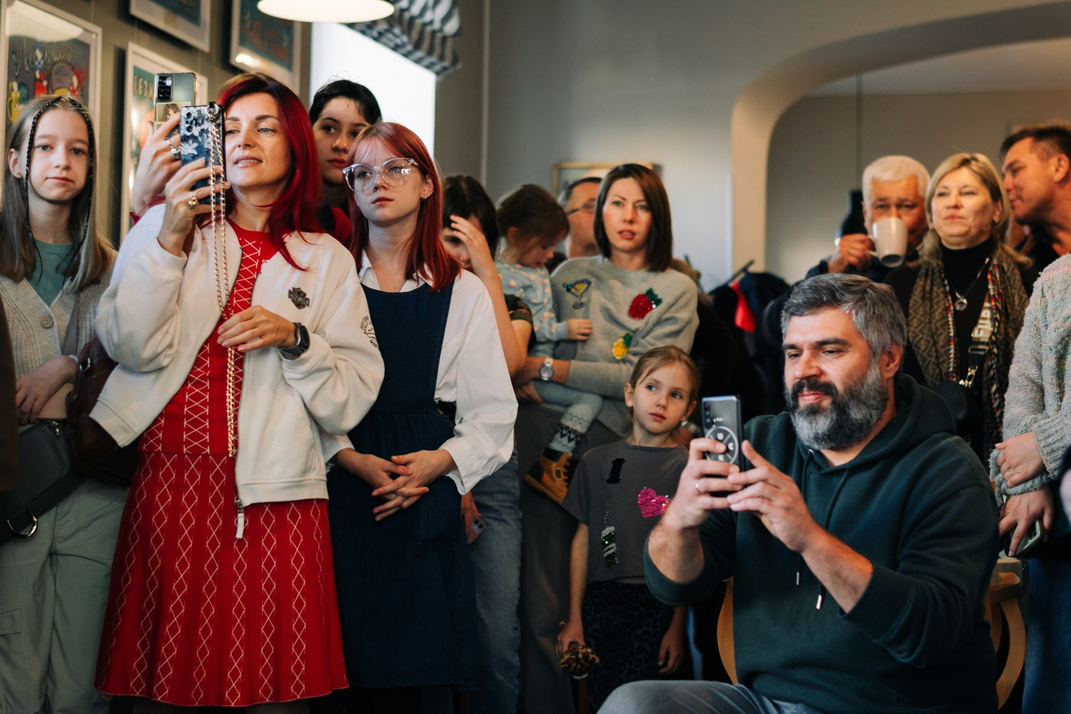 Открытие арт-галереи в кафе Лавита. Фотограф Антон Курдюмов. Фотограф в Хабаровске Антон Курдюмов FOTO-27.RU
