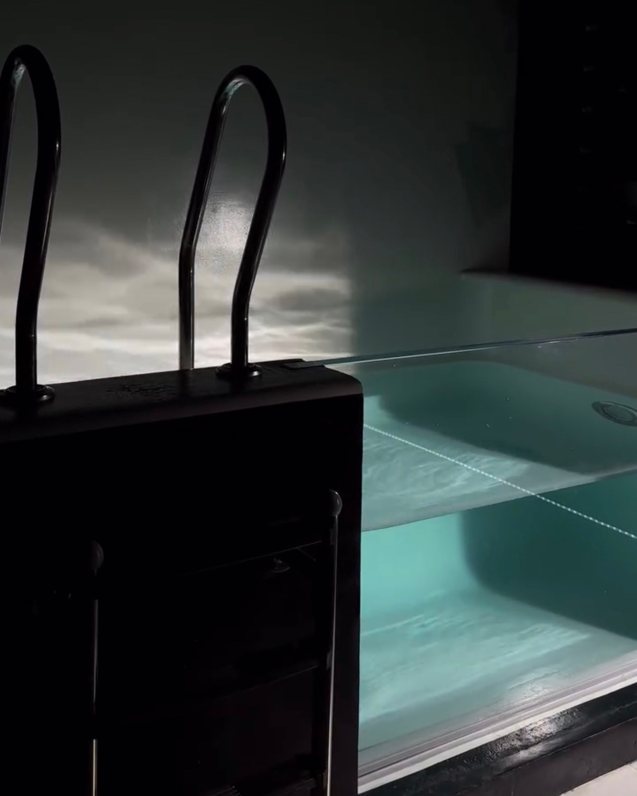 Aqua. Fashion & Boudoir photographer Diana Ageeva