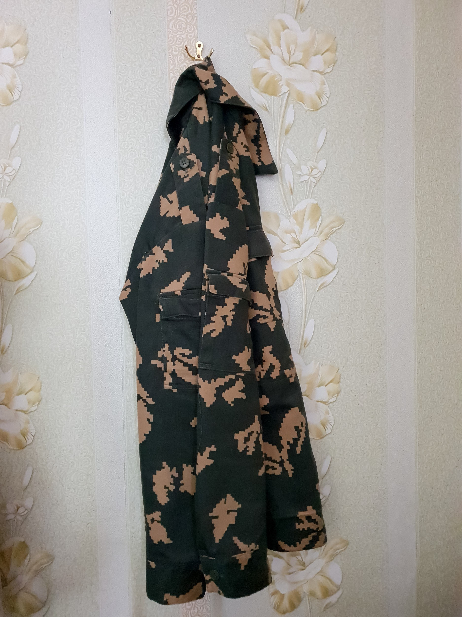 Home.land. Künstler Verstecktoff