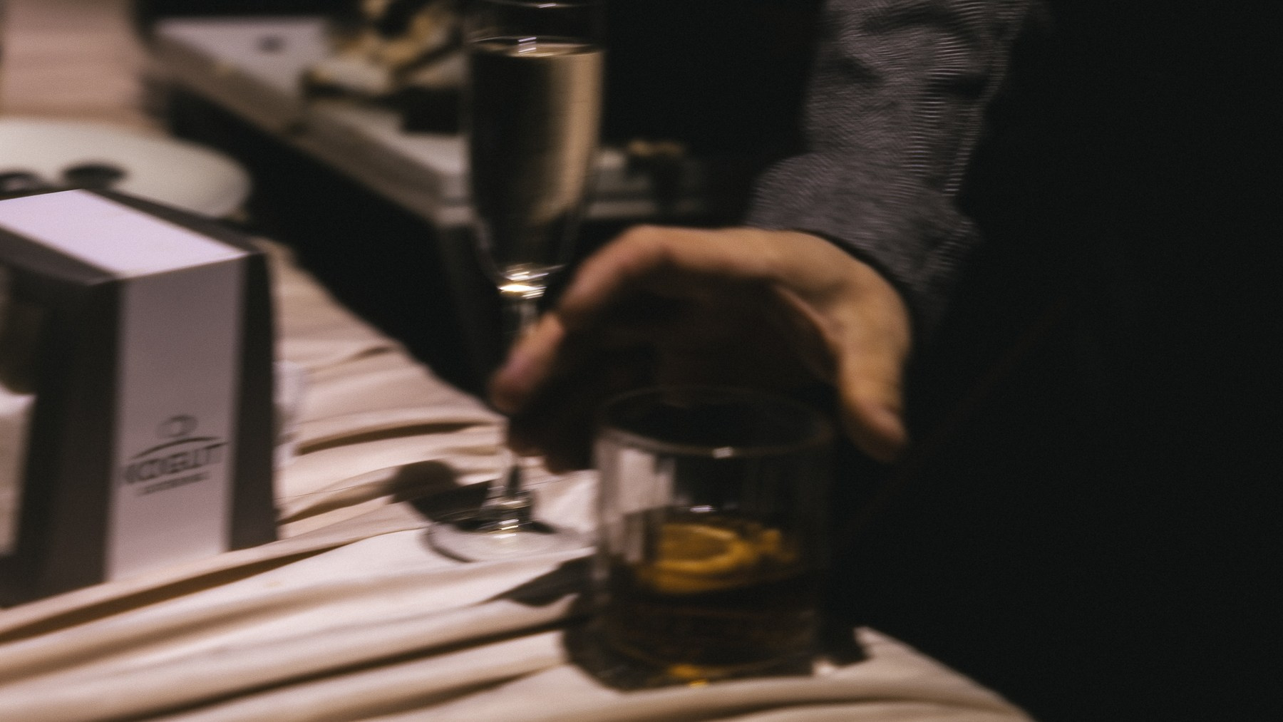 Фотограф на свадебную вечеринку Москва. VERSLIBRE | Свадебный и репортажный фотограф в Санкт-Петербурге, Москве, и Поволжье