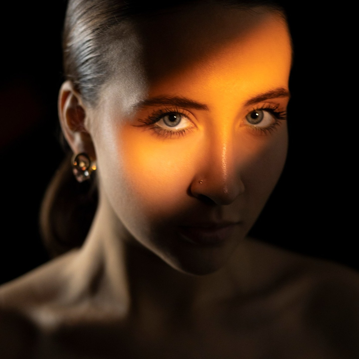 Эффектный свет в портрете глазами нашего фотосообщество. FOTOFAQ SKOOL г. Санкт-Петербург: очные, дистанционные и онлайн курсы фотографии