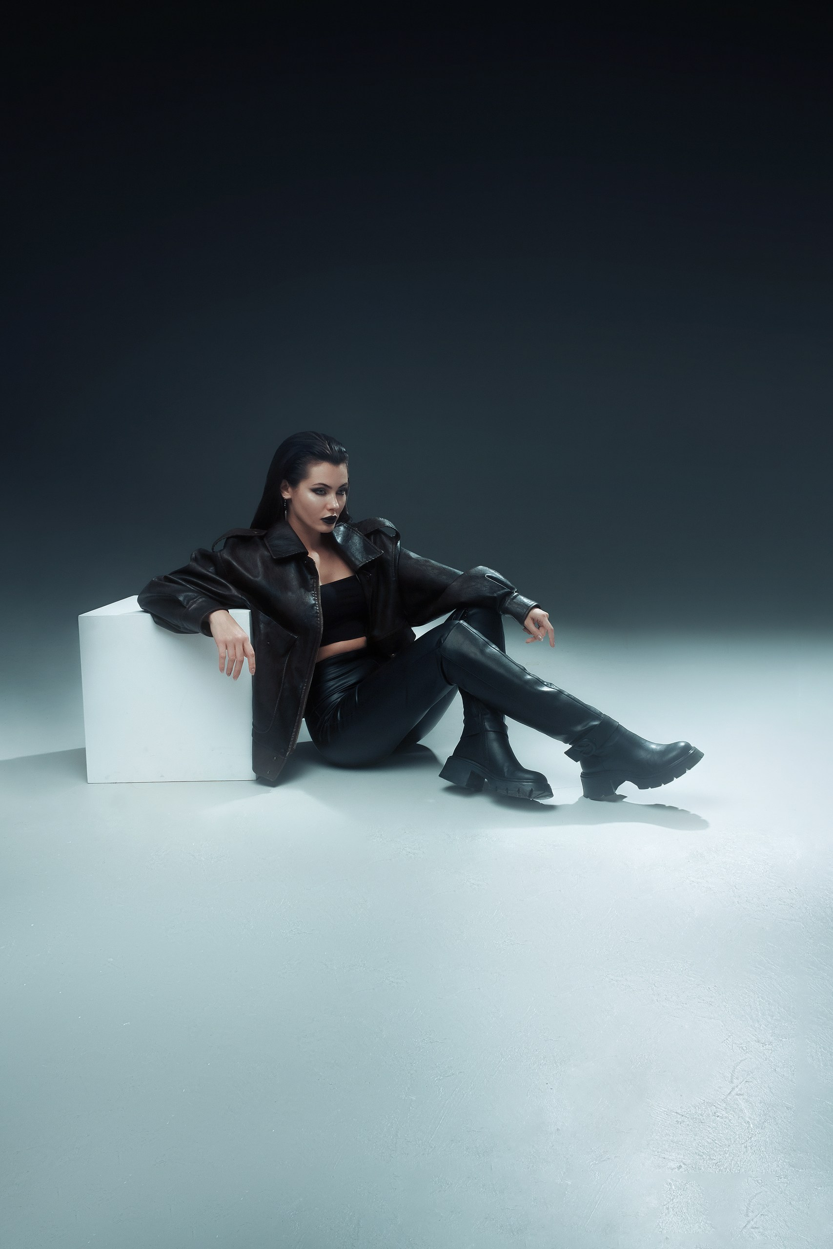 Аренда фотостудия с циклорамой в Сочи — FASHIONprod, 1000 ₽/час. Стрит съемки для маркетплейсов в Сочи | ИИ контент | fashionprod