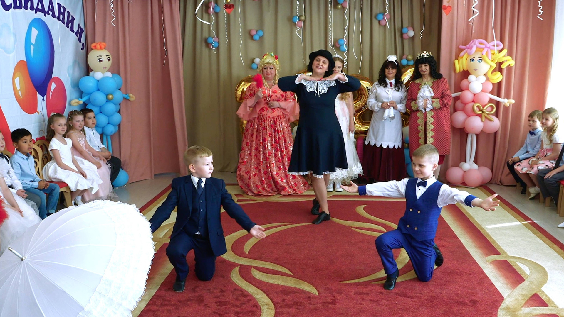 Выпускной в детском саду и школе. Фото и видеосъёмка выпускного утренника. Свадебный фотограф и видеограф в Москве и области. Выгодное предложение — два в одном