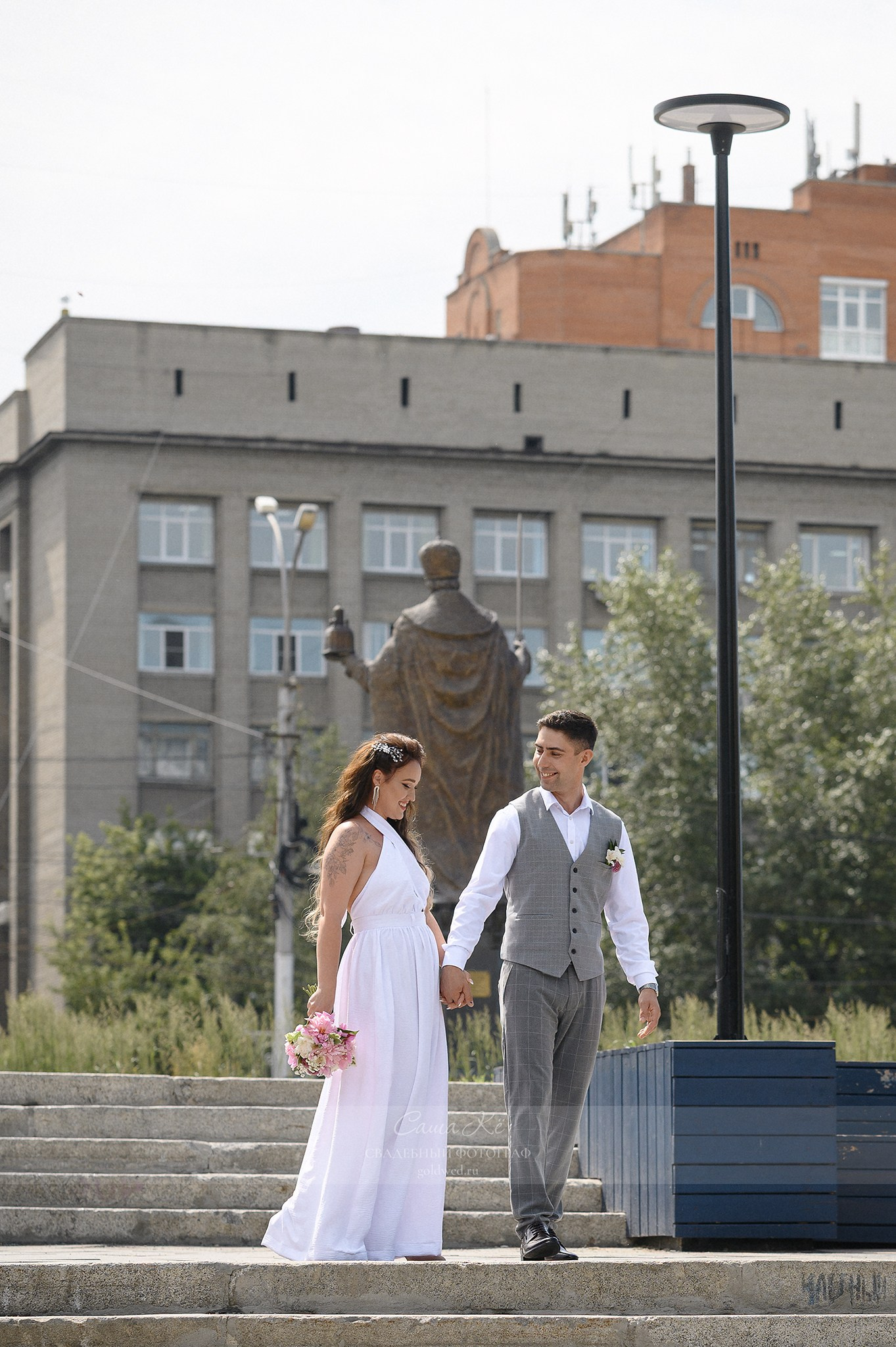 Свадебная фотосессия в Нарымском сквере Новосибирска. Свадебный и семейный, event фотограф, фоторепортаж в Новосибирске — Саша Кё