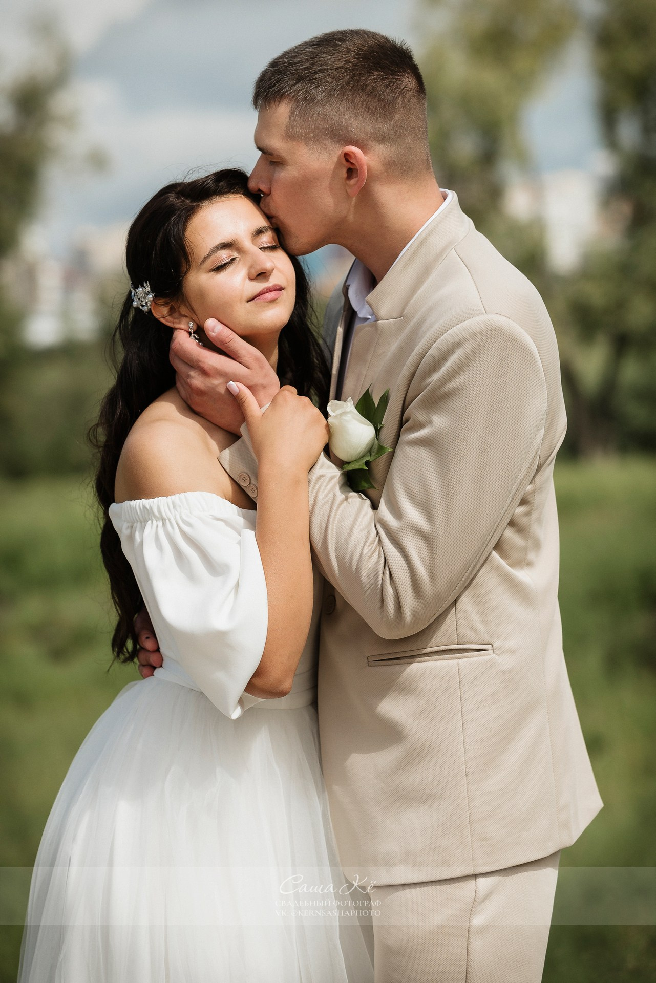 Свадебная фотосессия O&A в Парк-Арена у нового ледового дворца. Свадебный, семейный и event фотограф в Новосибирске и Новосибирской области Саша Кё