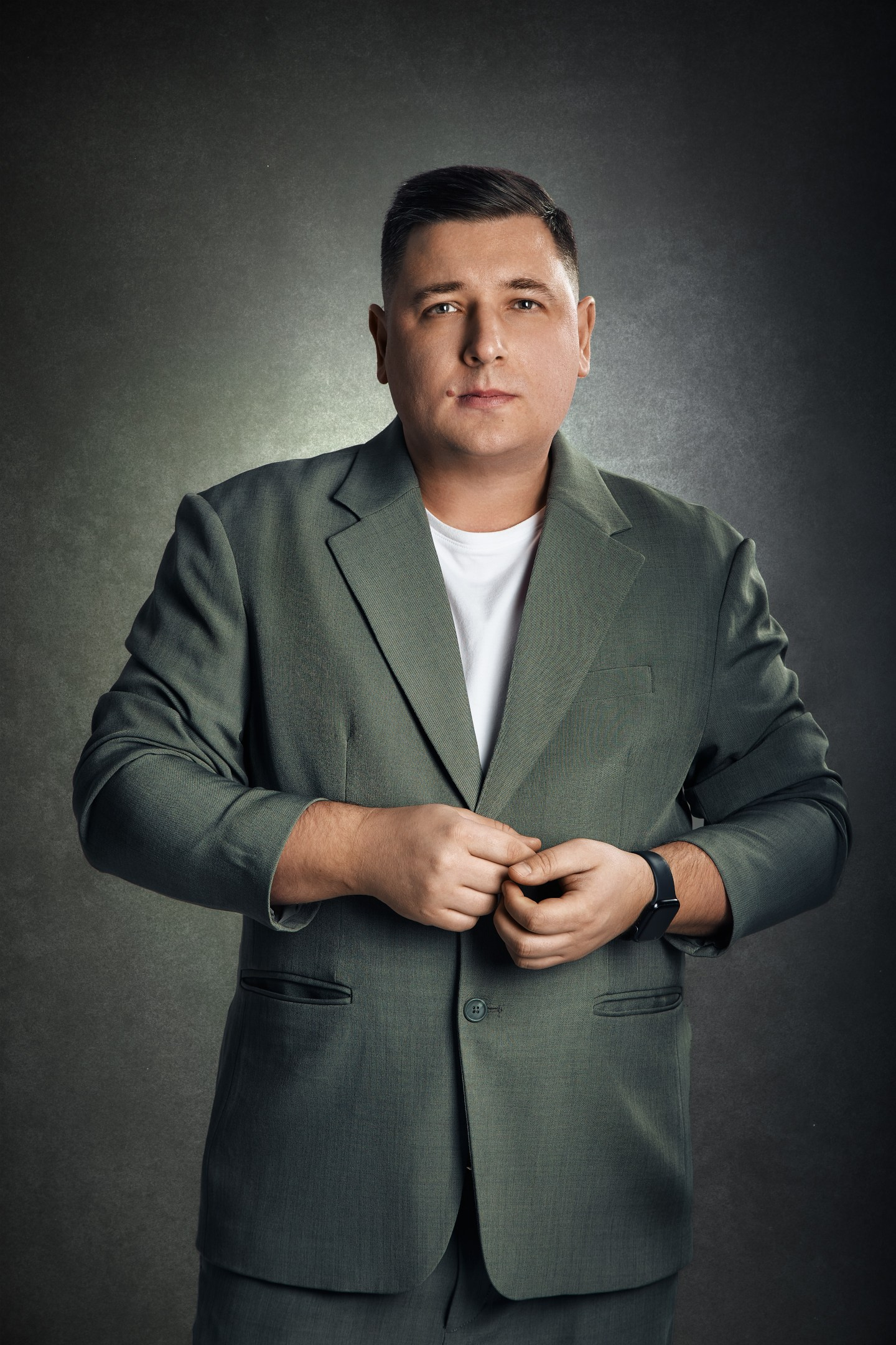 Портретный фотограф в Екатеринбурге — классические портреты в студии и на выезде | Антон Репин