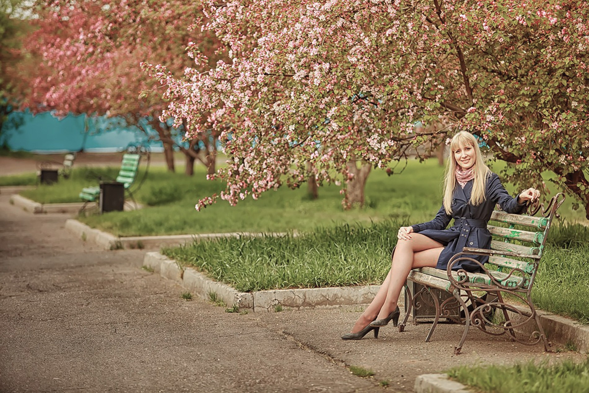 женская фотосессия Красноярск фото для девушки фотограф Красноярск фотосессия для сайта знакомств Красноярск фото для социальной сети заказать цена стоимость фотосессии в Красноярске пример фото идея место позы для фотосессии девушки в Красноярске фотосессия ИИ фотосессиия нейросеть промт для фотосессии фотосессия фото для социальной сети визажист причёска и макияж Красноярск парк Сады мечты Татышев фотостудия Красноярск