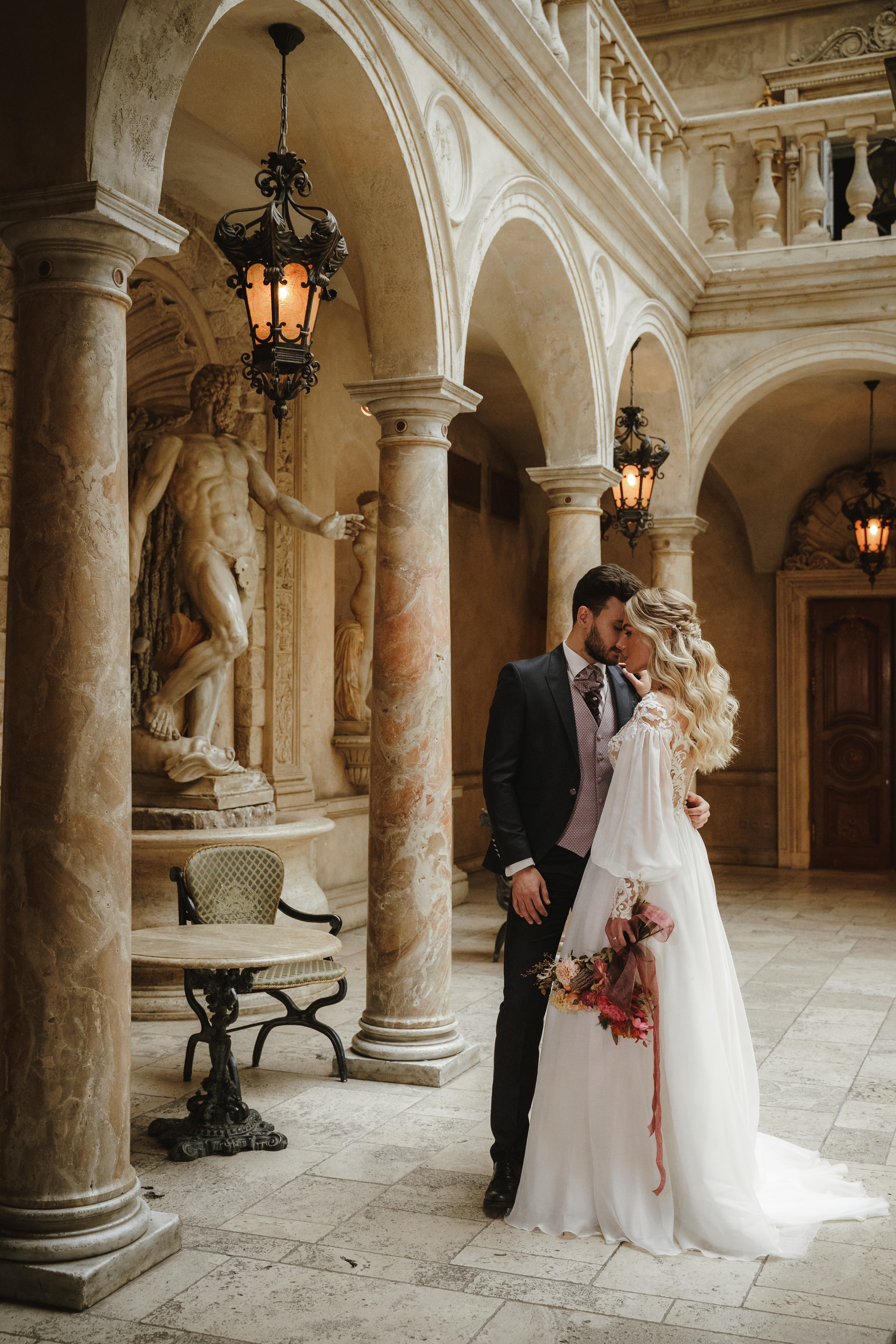 Свадебная фотосессия для Анны и&nbsp;Глеба, Ресторан Турандот