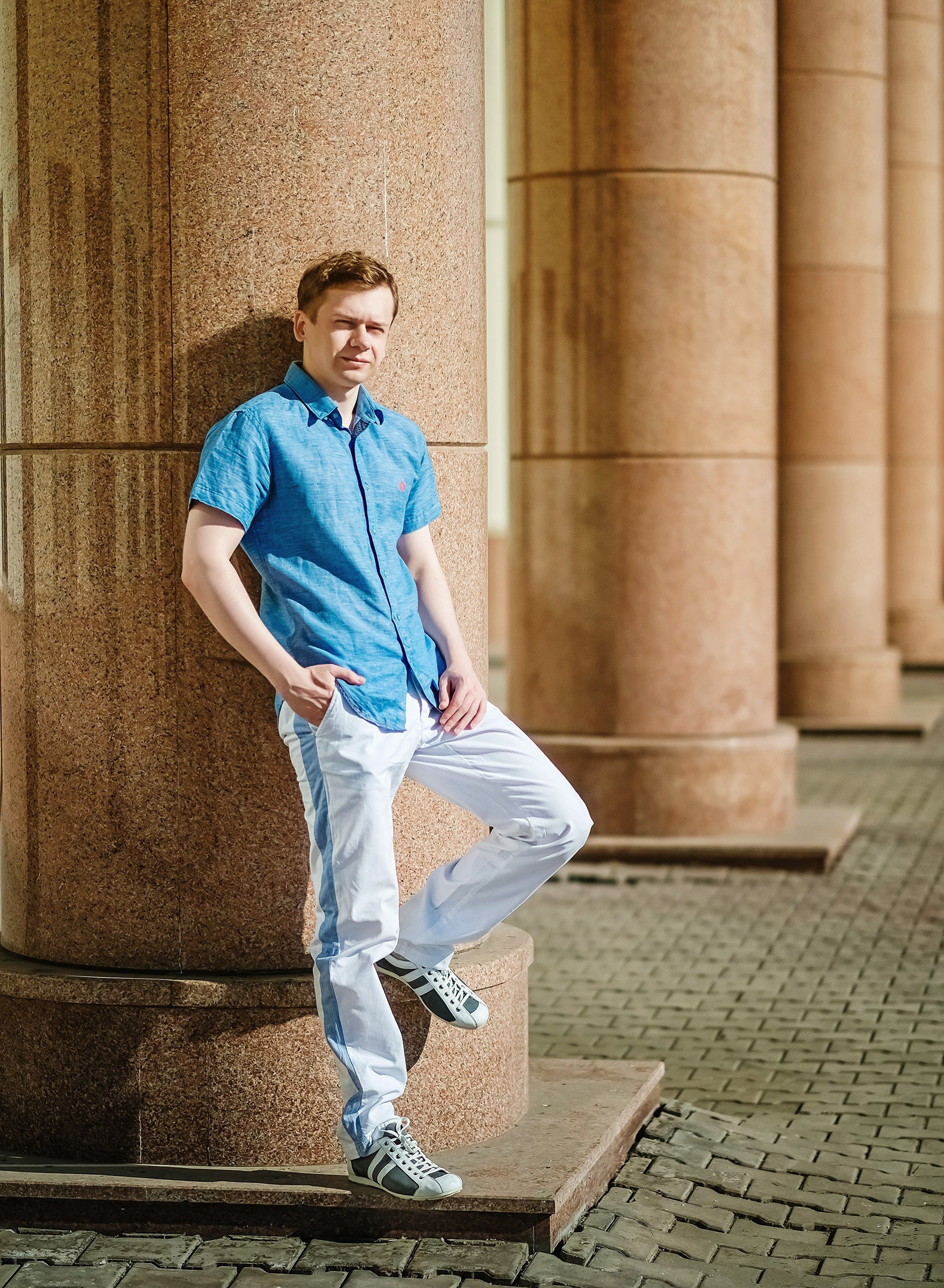 мужская фотосессия для сайта знакомств социальных сетей фотограф в Красноярске цена заказать мужскую фотосессию бизнес портрет мужские фото для знакомства с девушкой брутальная фотосессия в городе фотостудии имиджевая фотосессия для мужчины для бизнеса идея  места пример фото образы стилист Красноярск позы для мужской фотосессии генерация фото фотосессия ИИ промты для фотосессии нейросеть  