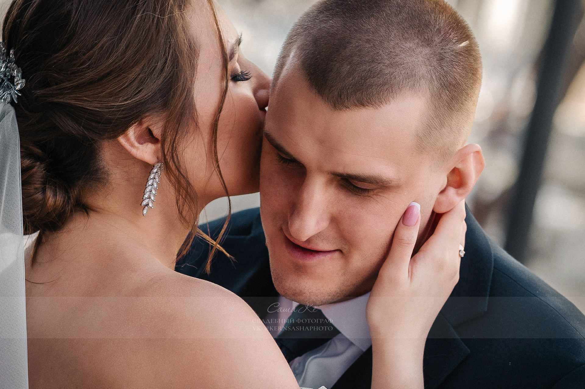 Новогодняя фотосессия семейная создаст теплое настроение. Успейте записаться заранее, чтобы успеть до праздника и получить волшебные кадры.