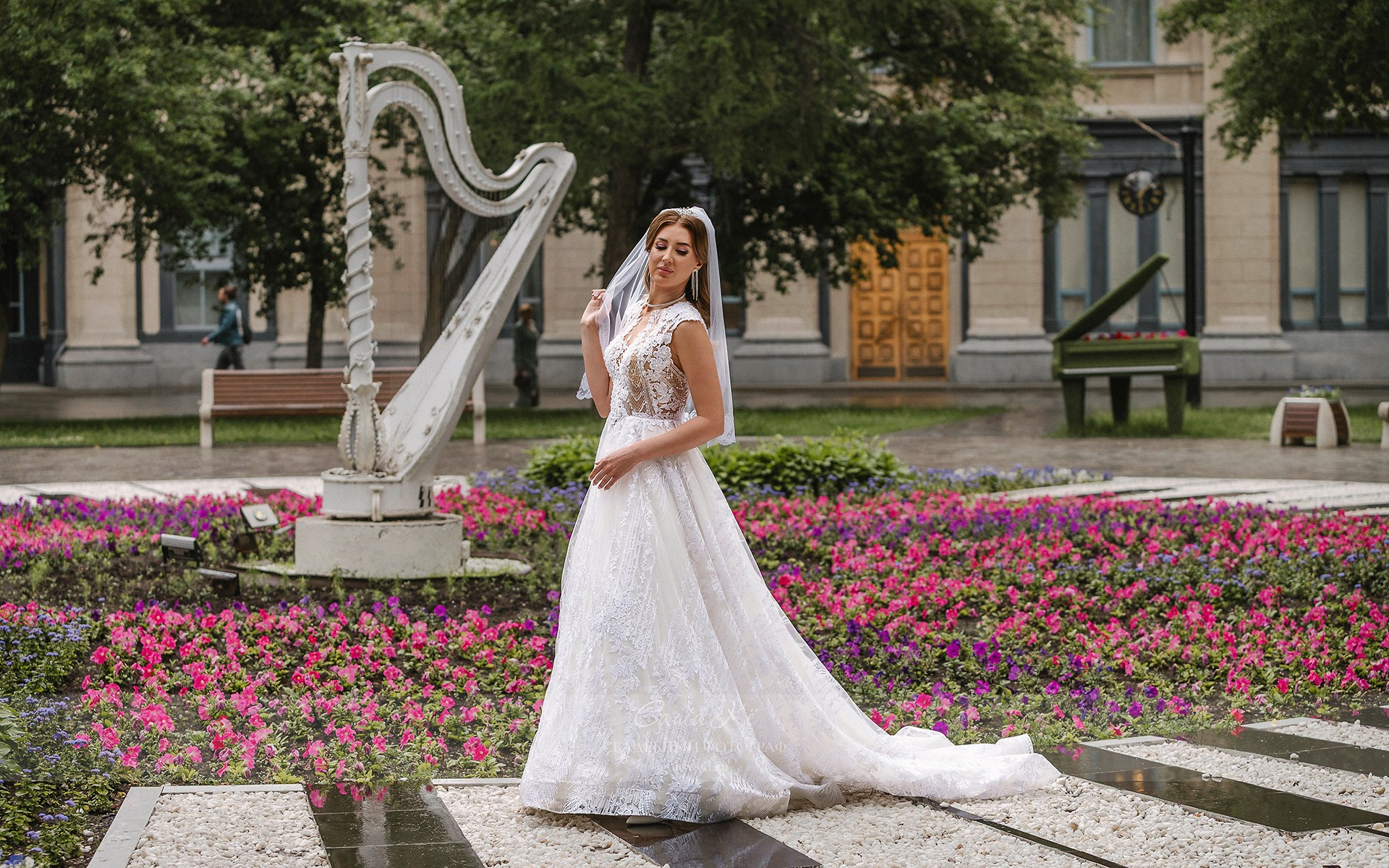 Свадебная фотосессия A&N в дождливую и пасмурную погоду в Новосибирске от профессионального фотографа Саши Кё. Свадебный, семейный и event фотограф в Новосибирске и Новосибирской области Саша Кё