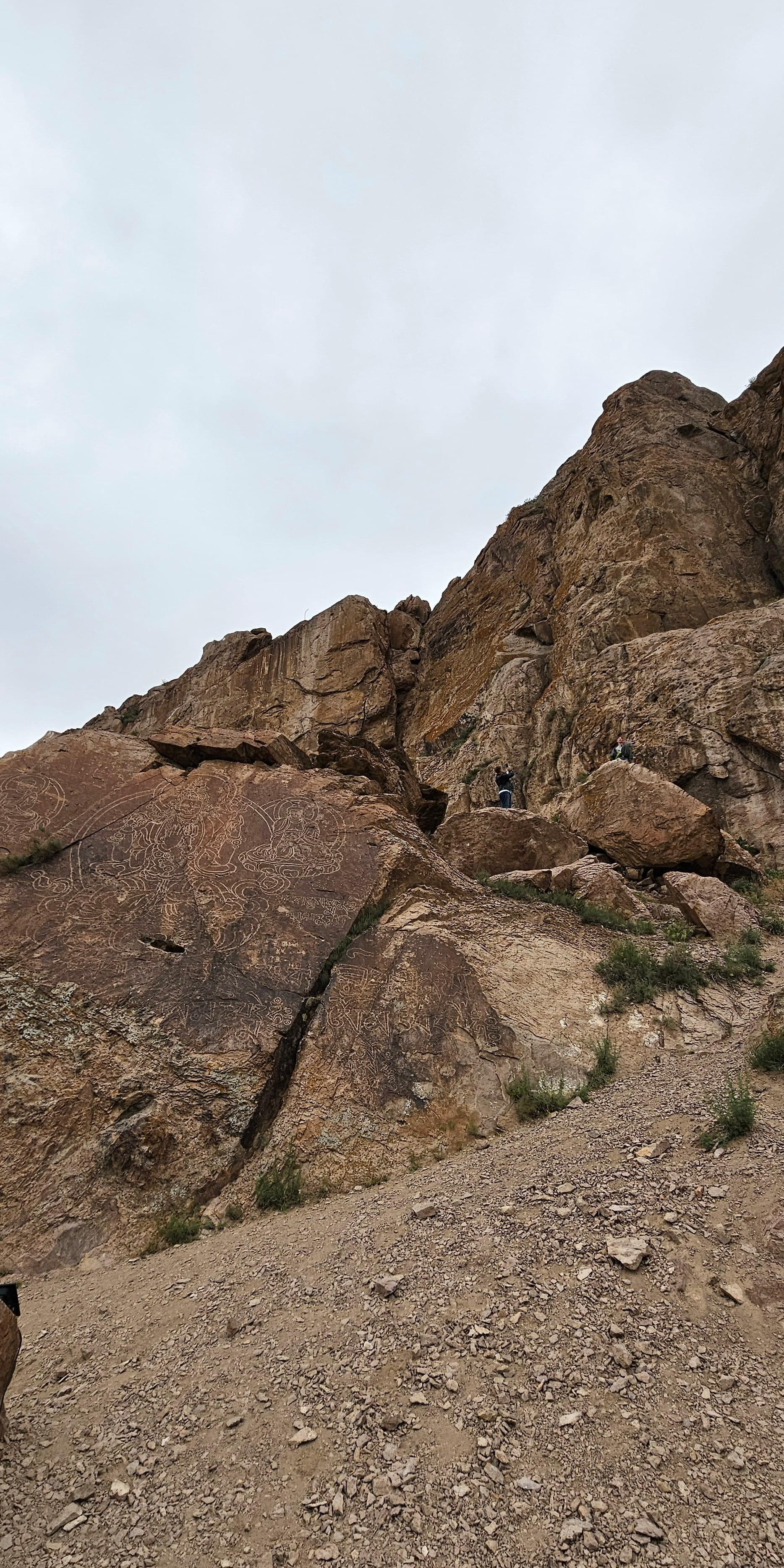 Экскурсия и тур в Крепость Номад и к Петроглифам Тамгалы Тас Будда из Алматы