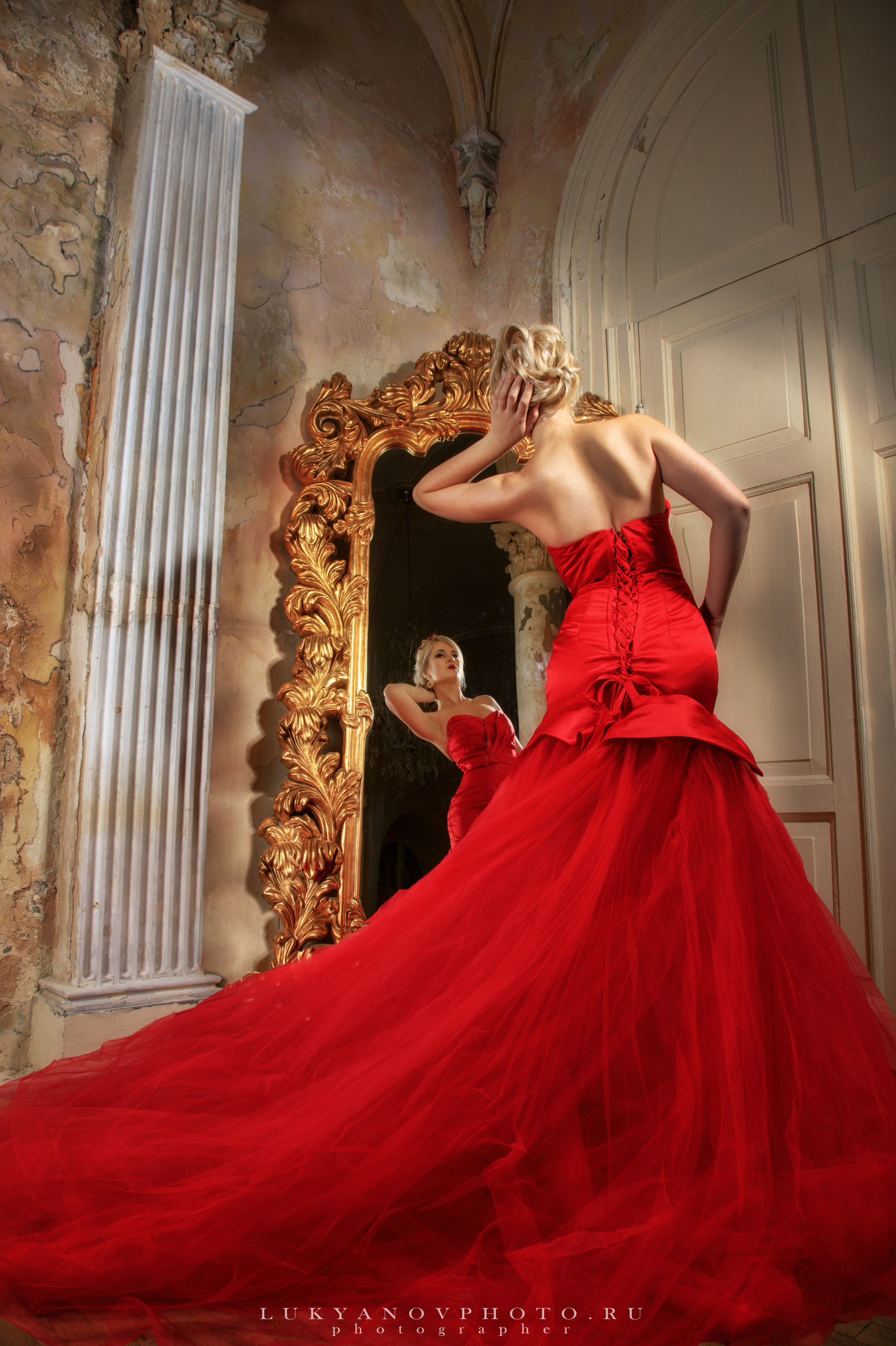 Фотограф - Лукьянов Виталий Тульская область г.Новомосковск
+79105549994
фотопроект "Дизайнерская одежда - красная дъяволица" 
#lukyanovphoto #luky_photograph