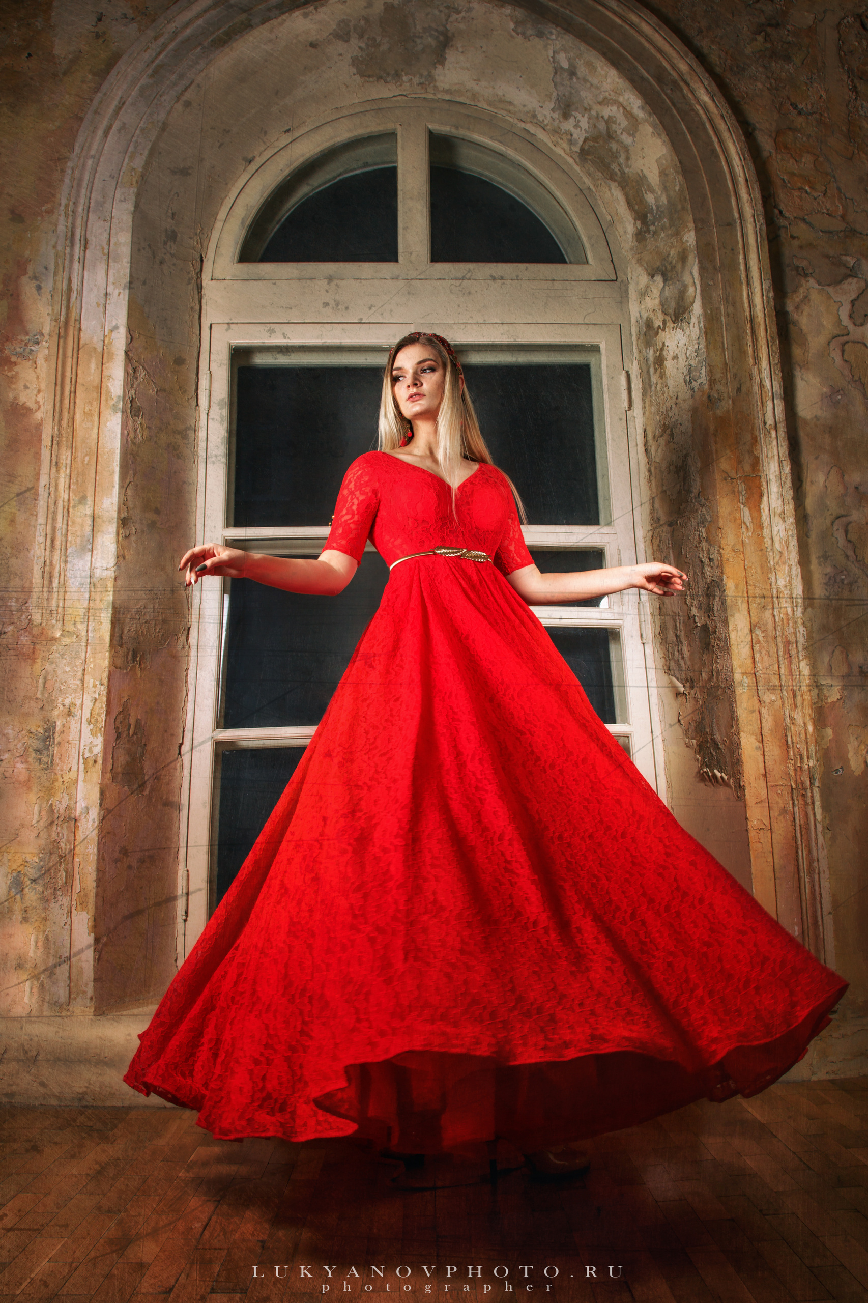 Фотограф - Лукьянов Виталий Тульская область г.Новомосковск
+79105549994
фотопроект "Дизайнерская одежда - Александра" 
#lukyanovphoto #luky_photograph