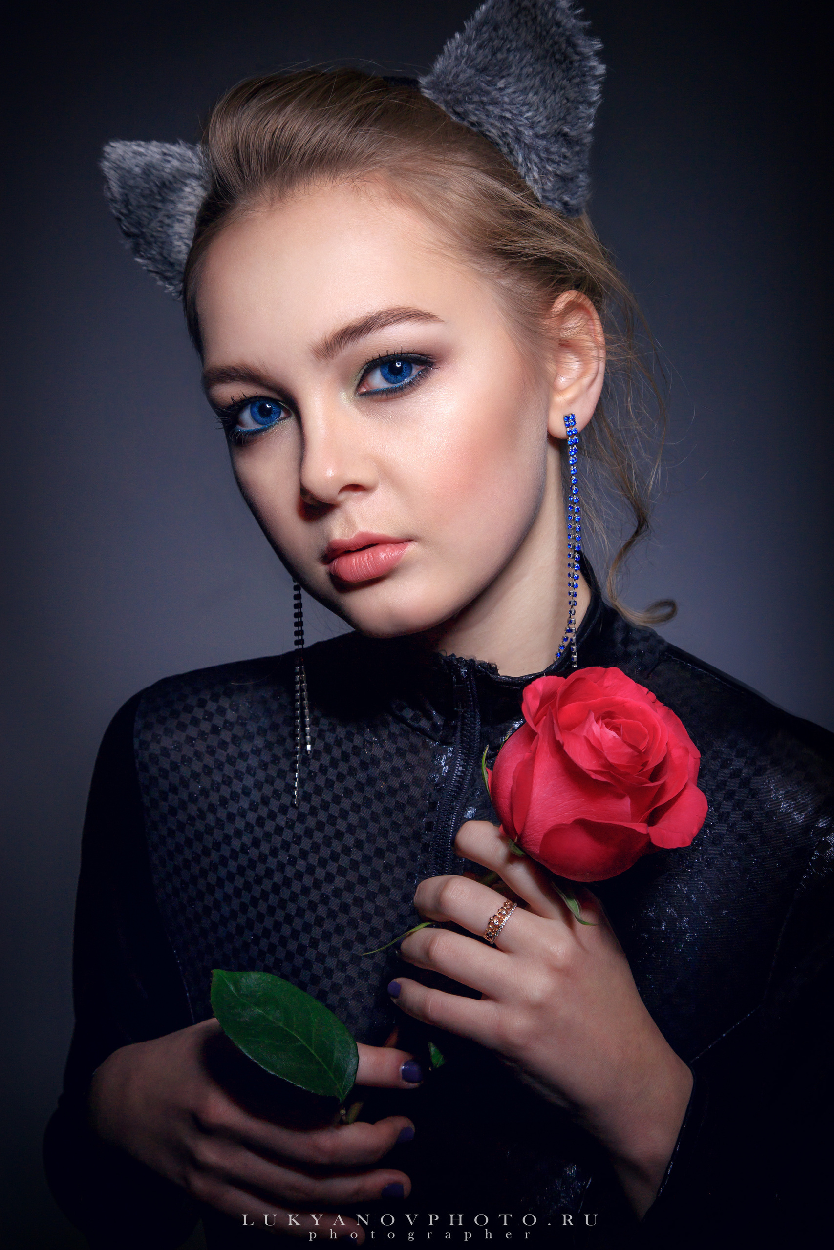 Фотограф - Лукьянов Виталий Тульская область г.Новомосковск
+79105549994
фотопроект "Девушка - кошка" 
#lukyanovphoto #luky_photograph