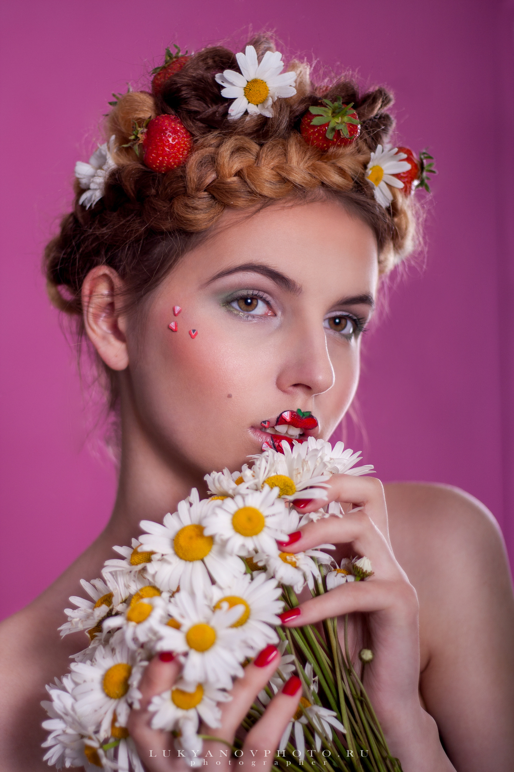 Фотограф - Лукьянов Виталий Тульская область г.Новомосковск
+79105549994
фотопроект "Портрет с клубничкой" 
#lukyanovphoto #luky_photograph