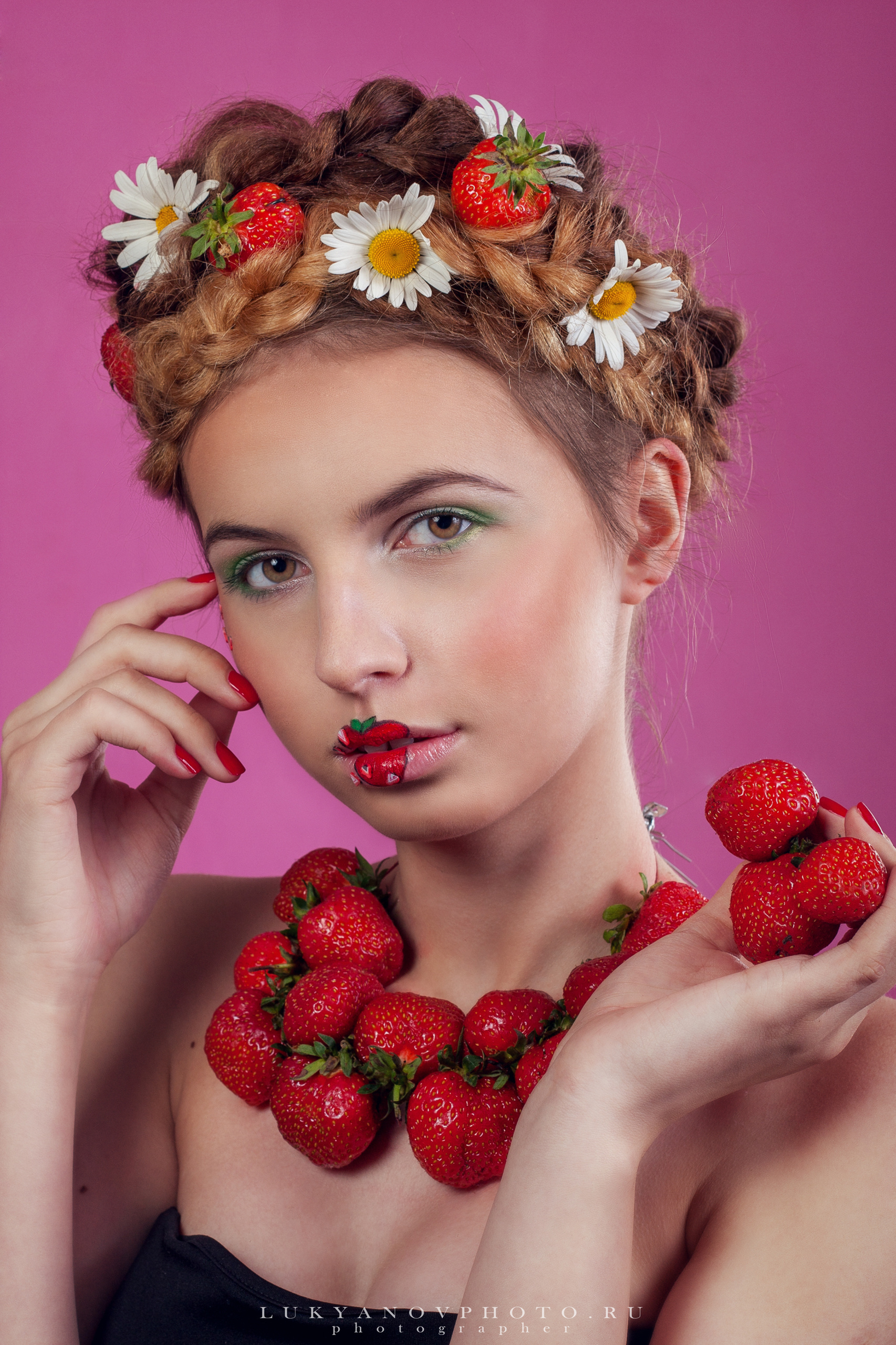 Фотограф - Лукьянов Виталий Тульская область г.Новомосковск
+79105549994
фотопроект "Портрет с клубничкой" 
#lukyanovphoto #luky_photograph