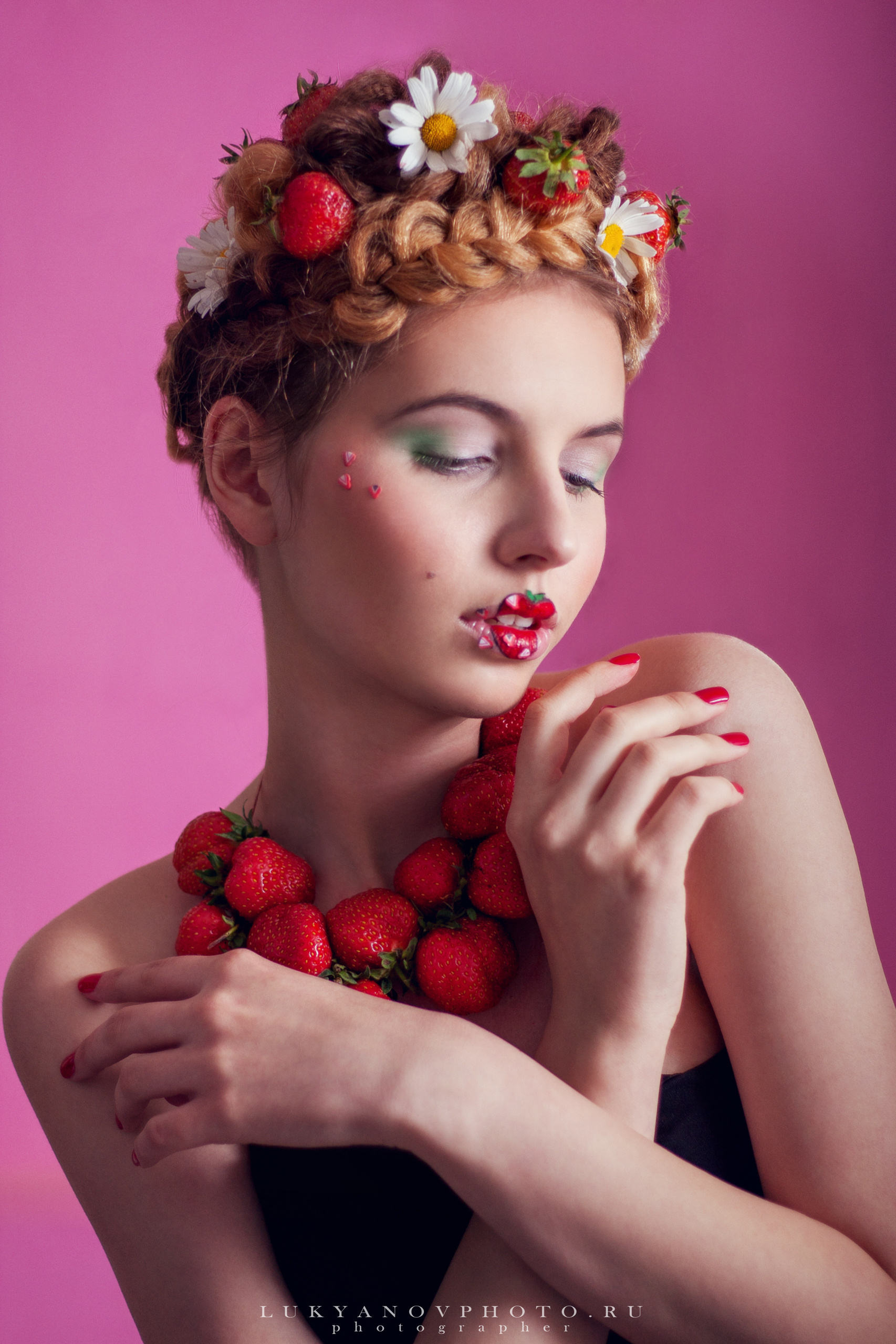 Фотограф - Лукьянов Виталий Тульская область г.Новомосковск
+79105549994
фотопроект "Портрет с клубничкой" 
#lukyanovphoto #luky_photograph