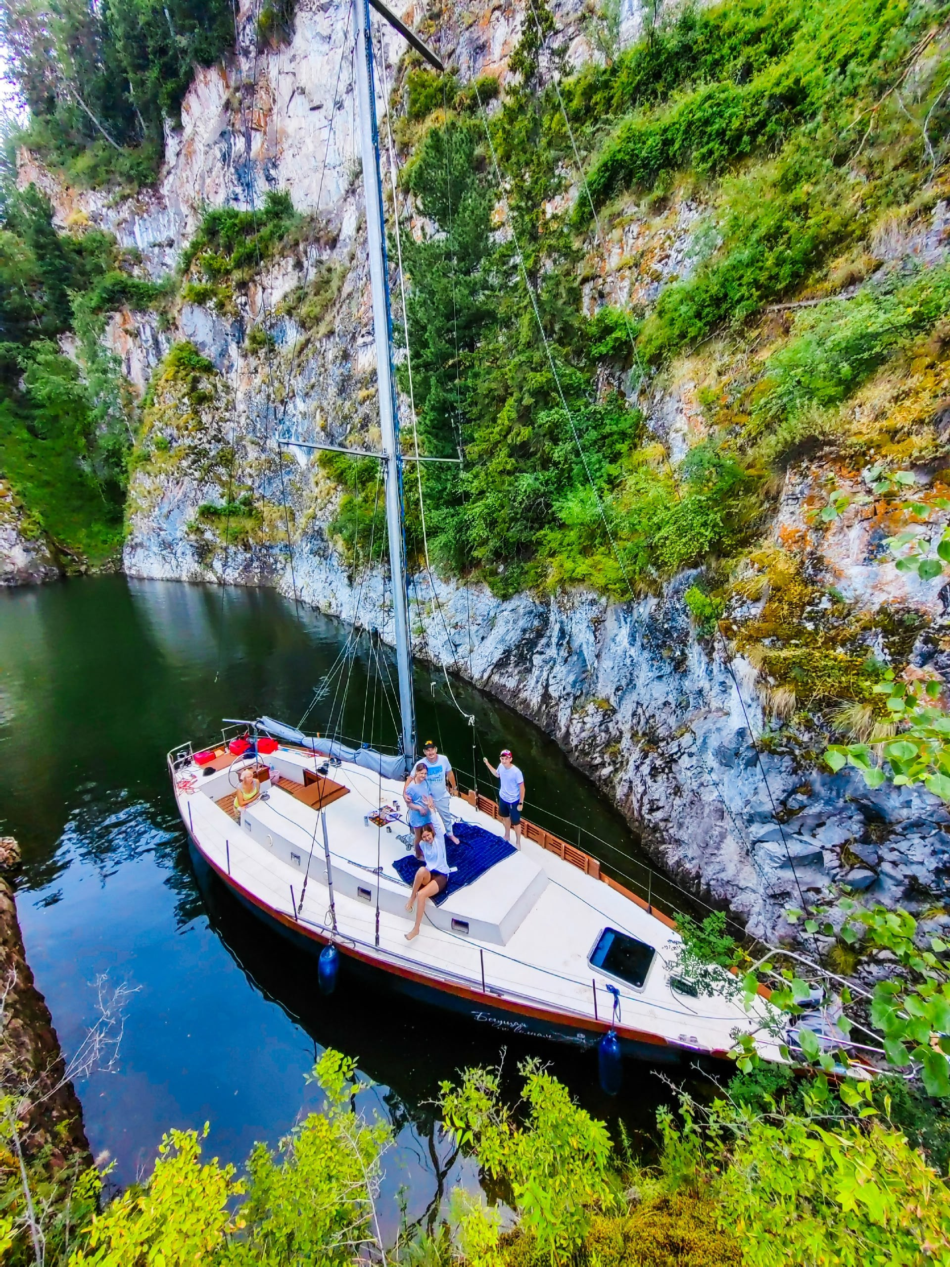 аренда яхты Красноярское море цена забронировать путешествие Царские ворота Бирюса залив шумиха стоимость заказать прогулка парусная яхта катамаран Красноярское водохранилище фотосессия фотограф Красноярск Дивногорск Красноярская ГЭС отдых купание экскурсия достопримечательность туристический тур маршрут Енисей Сибирь Козыревский зуб база отдыха адмирал