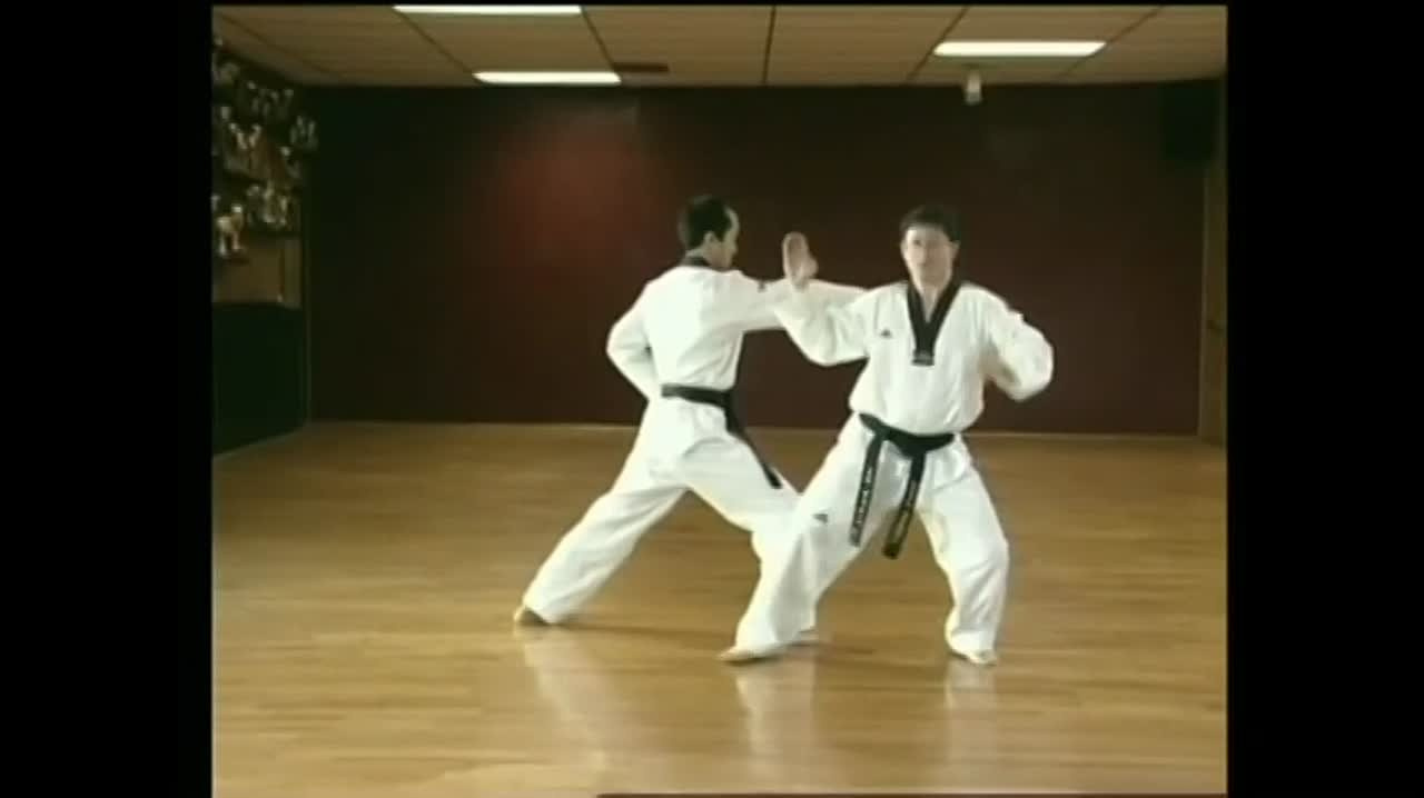 Одношаговый спарринг тхэквондо. Тхэквондо для детей и взрослых в Омске