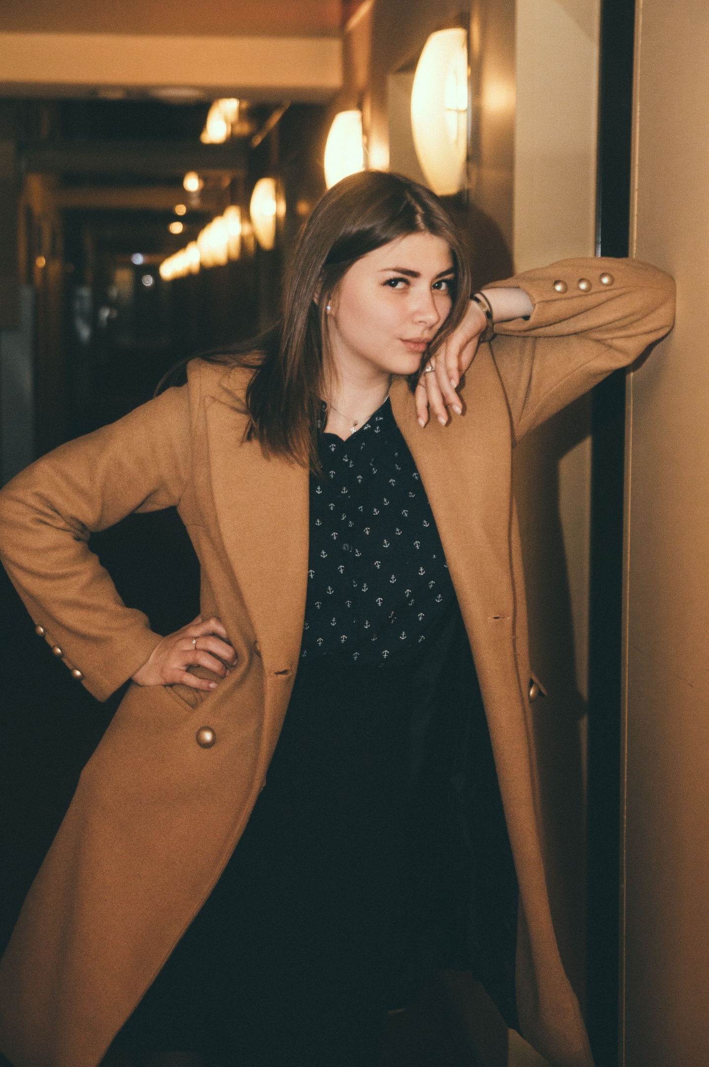 Портретная фотография молодой девушки в отеле. Нижний Новгород