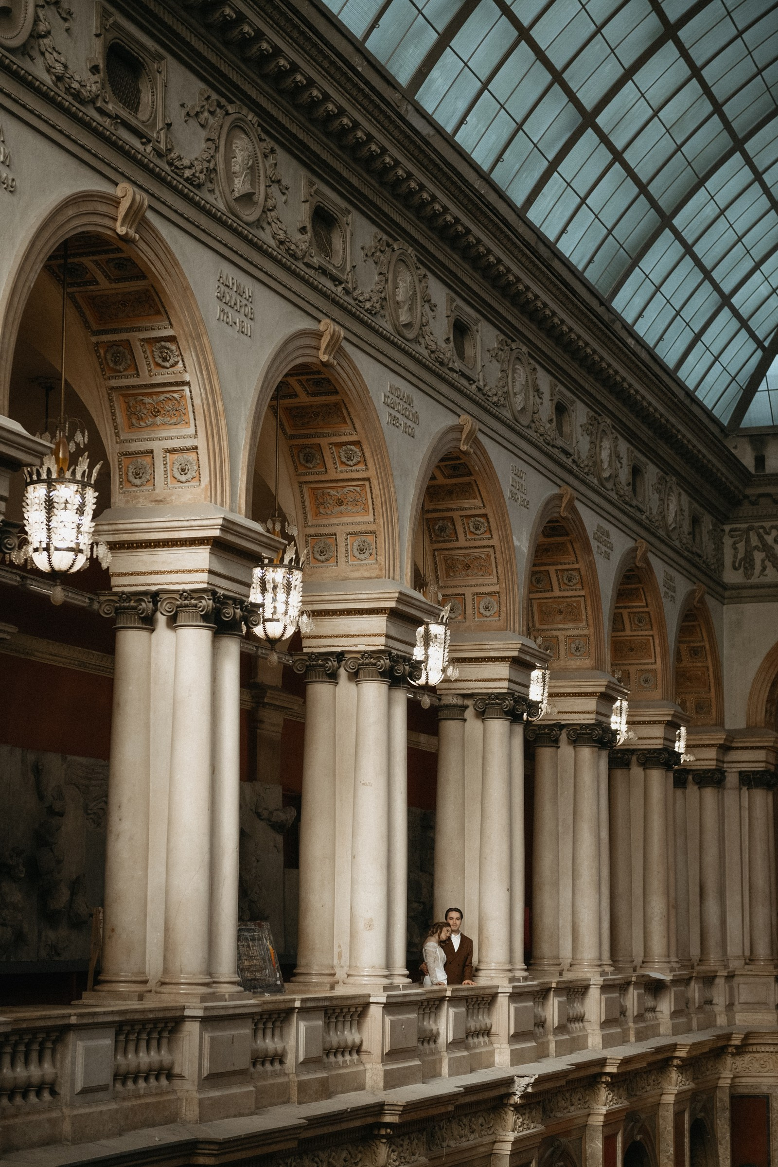 Закрытые места для свадебной фотосессии в дождь, осенью или зимой. Свадебный фотограф в Санкт-Петербурге Венера Ахметова