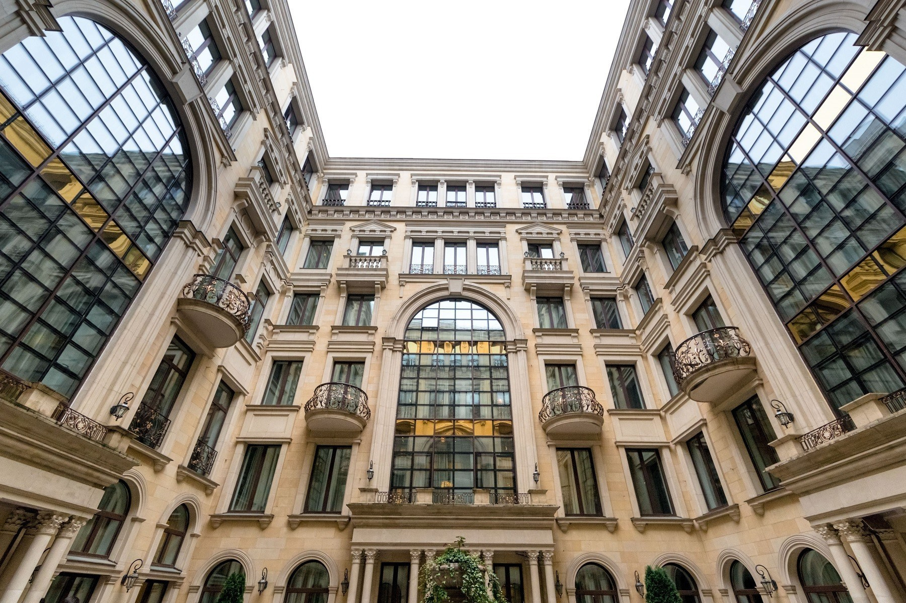 Отель St. Regis Nikolskaya внутренний дворик