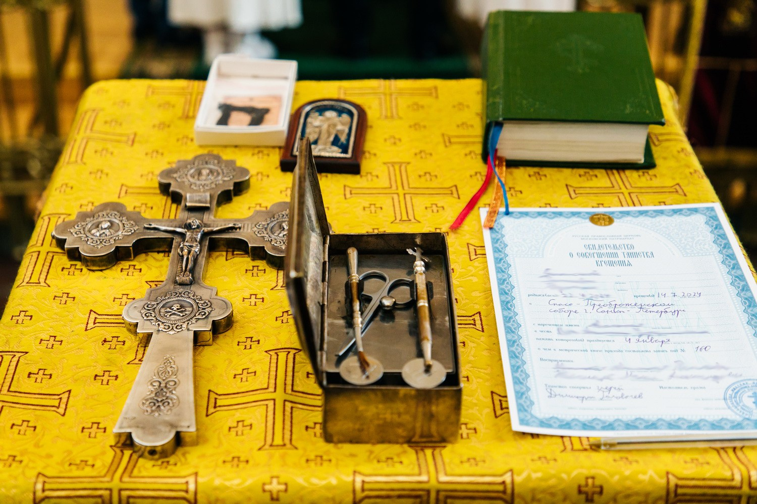 Крещение ребенка в СПб, Лучшие храмы для крещения. Фотограф крещение венчание в Петербурге! Помогает подобрать храм и посоветовал душевного батюшку в СПб