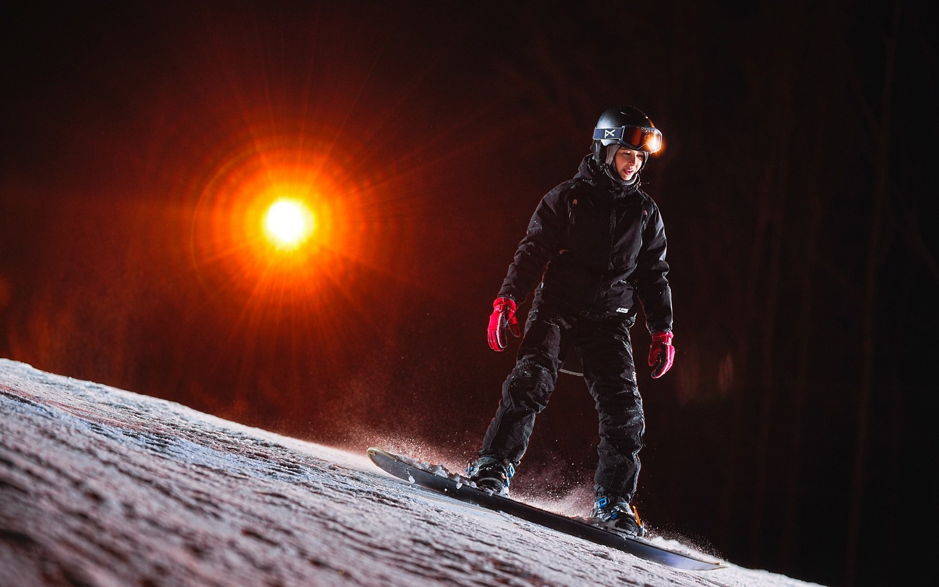 Вечерняя съёмка на склонах с использованием внешних вспышек. Фотограф Студитский Евгений