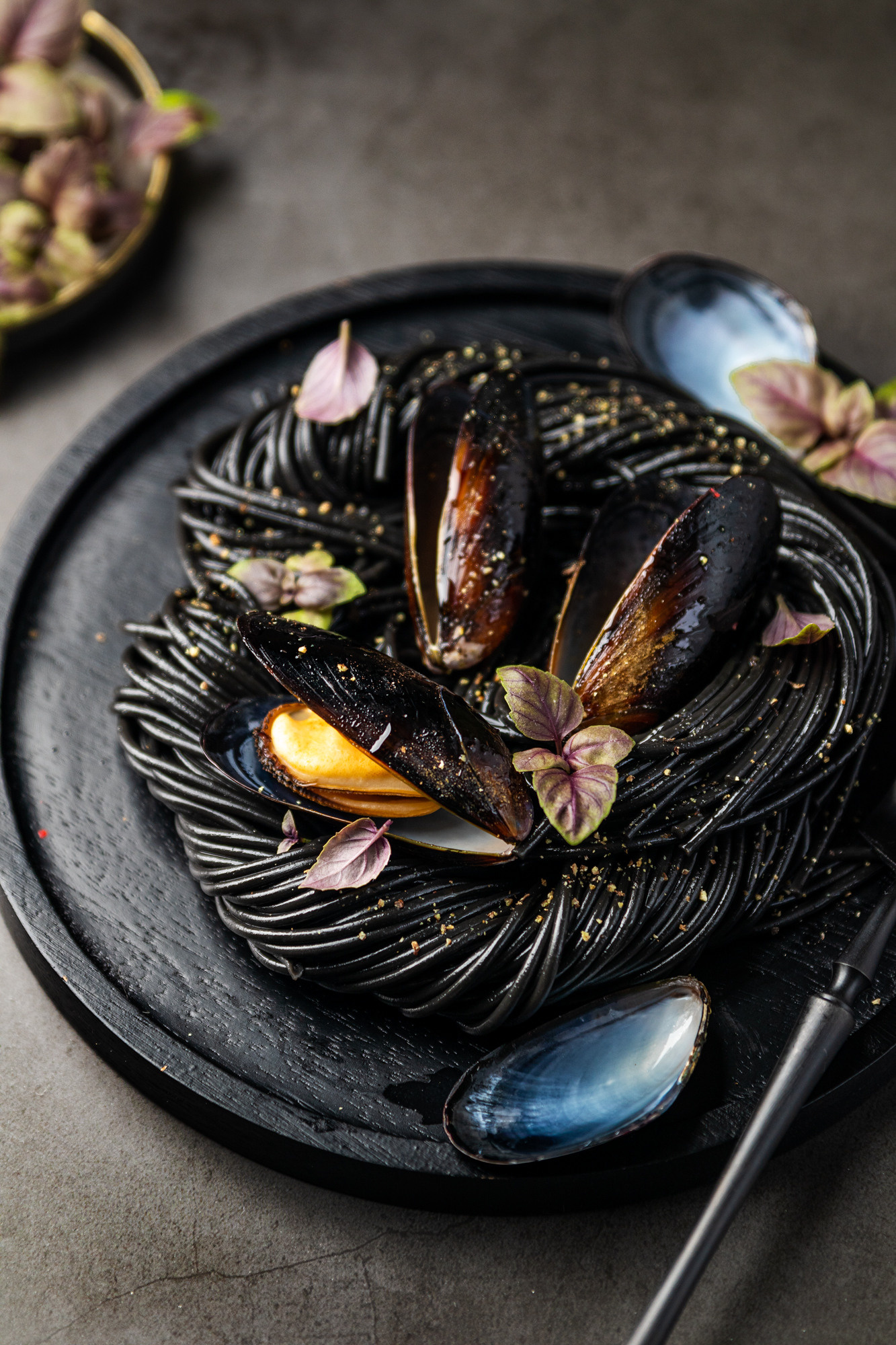 Чёрная паста