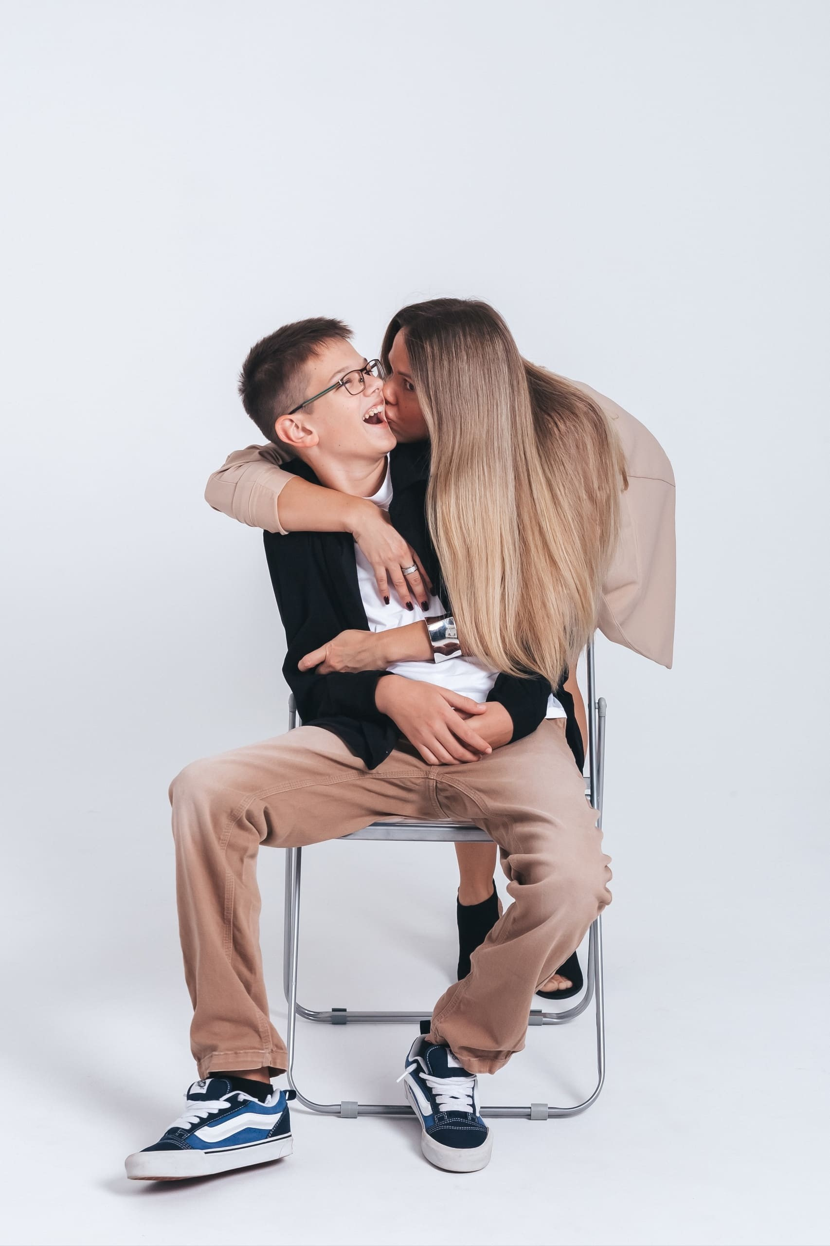 Love Selfie — семья дети, фон белый, свет нежность, цвет