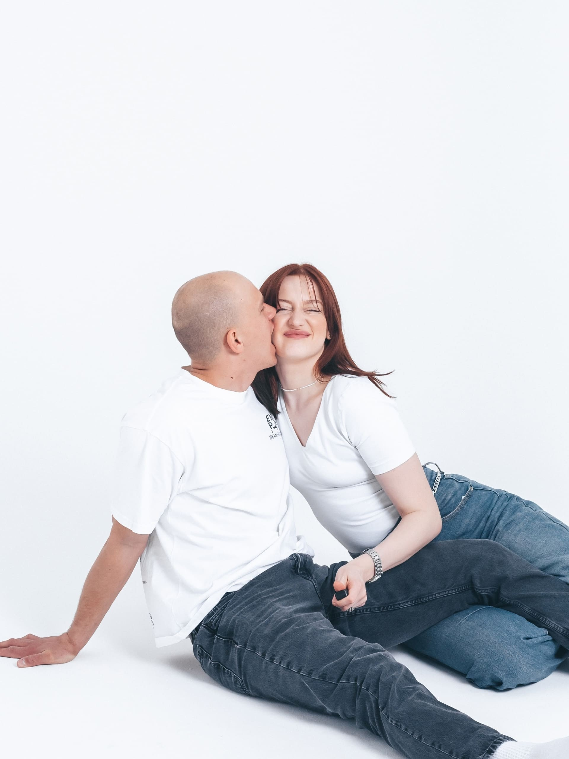 Love Selfie — пара, фон белый, свет нежность, цвет
