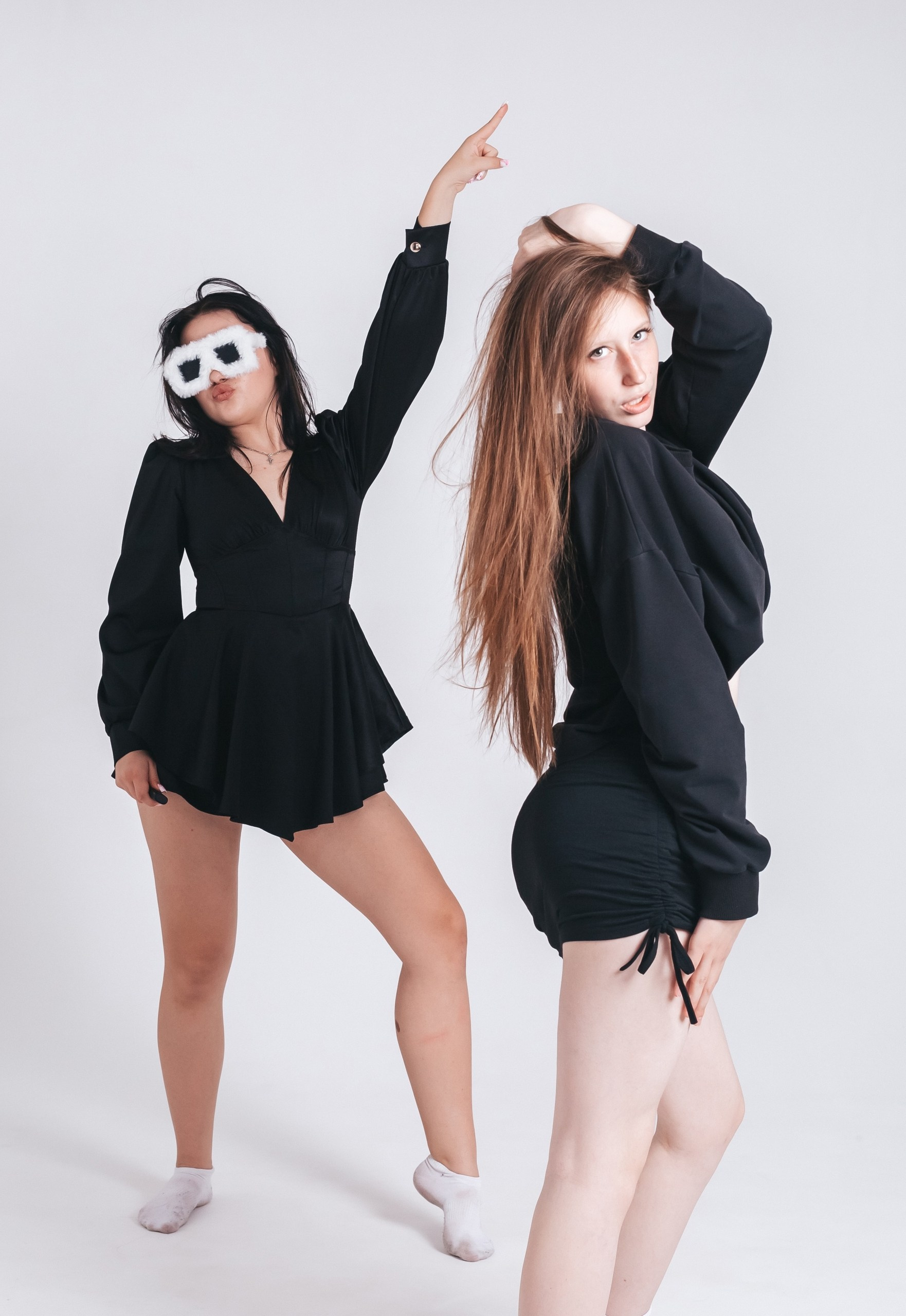 Love Selfie — друзья, фон белый, свет нежность, цвет