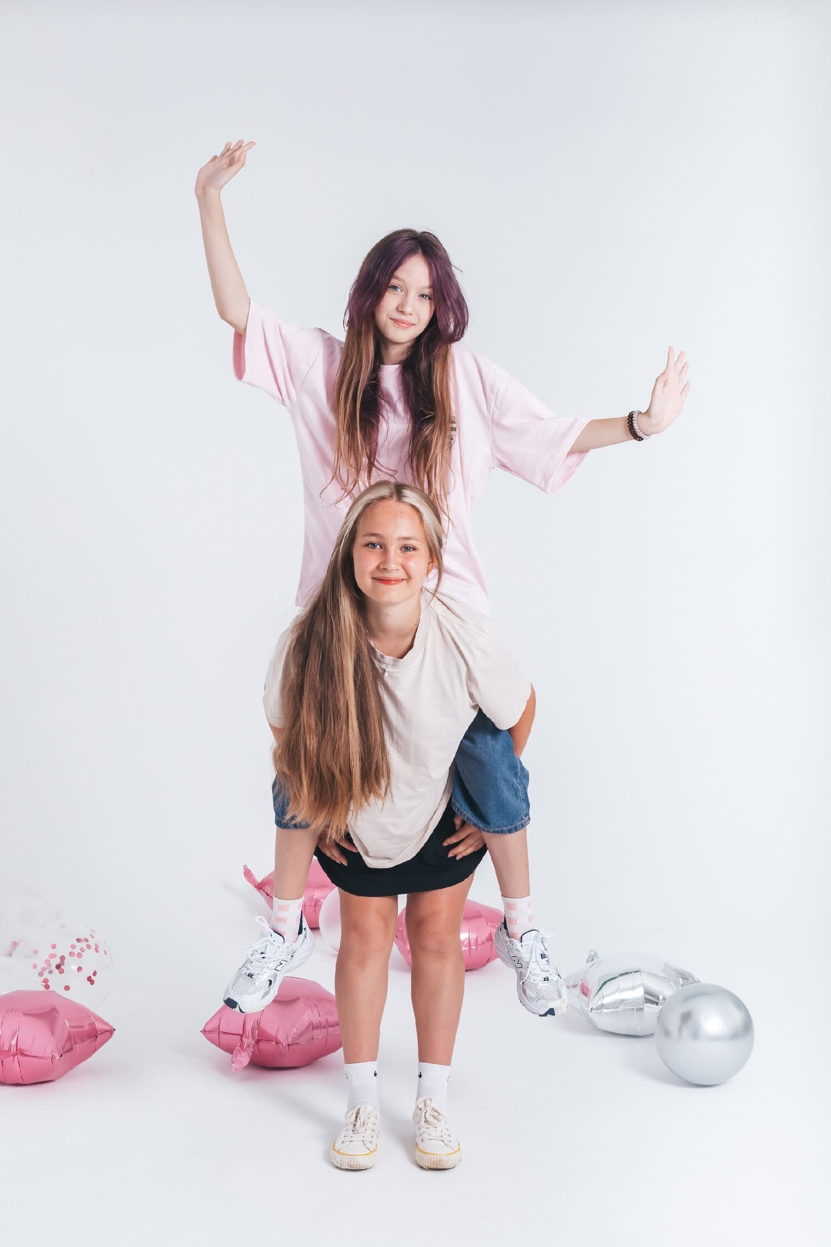 Love Selfie — дети день рождения друзья, фон белый, свет нежность, цвет