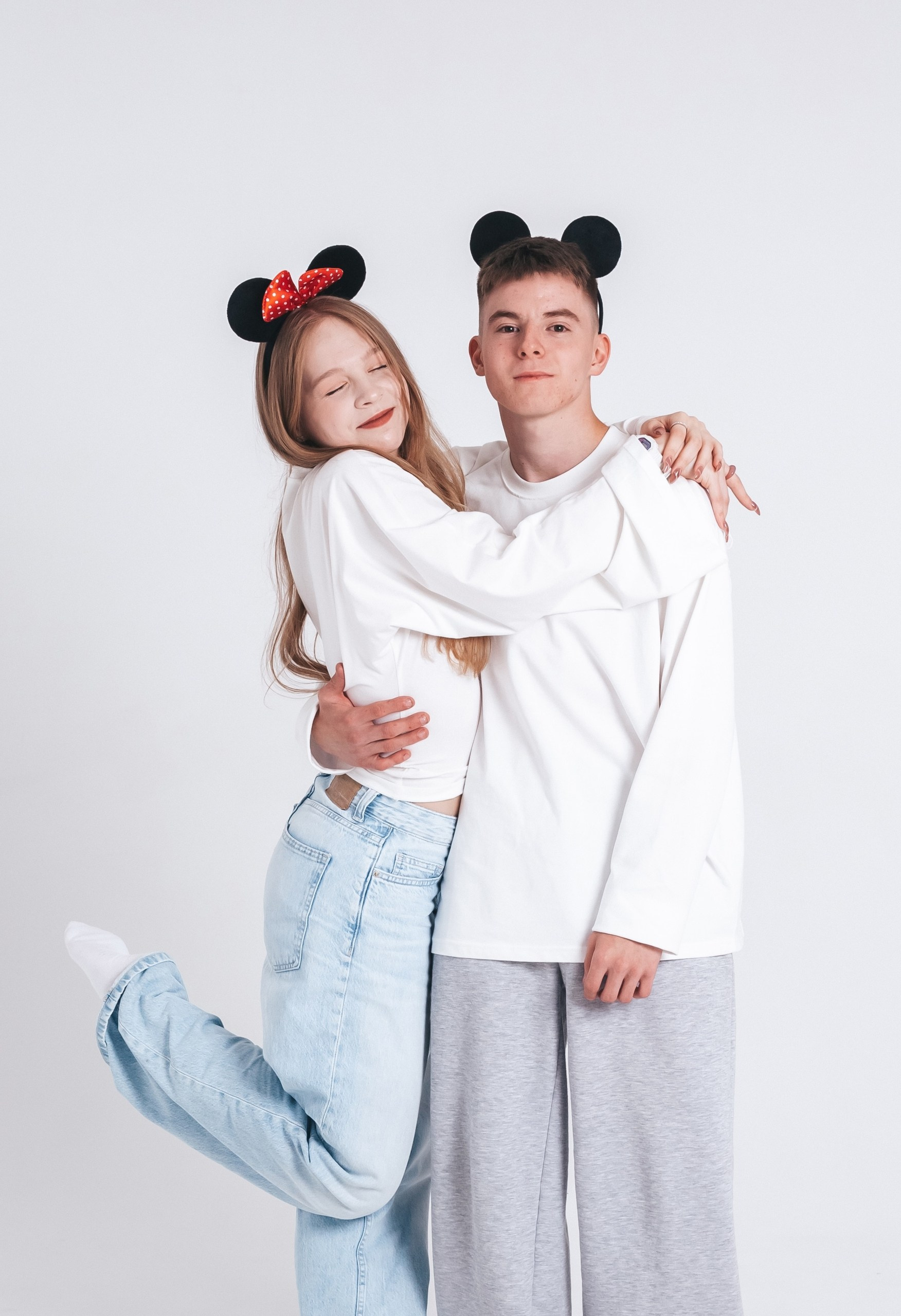 Love Selfie — пара, фон белый, свет нежность, цвет