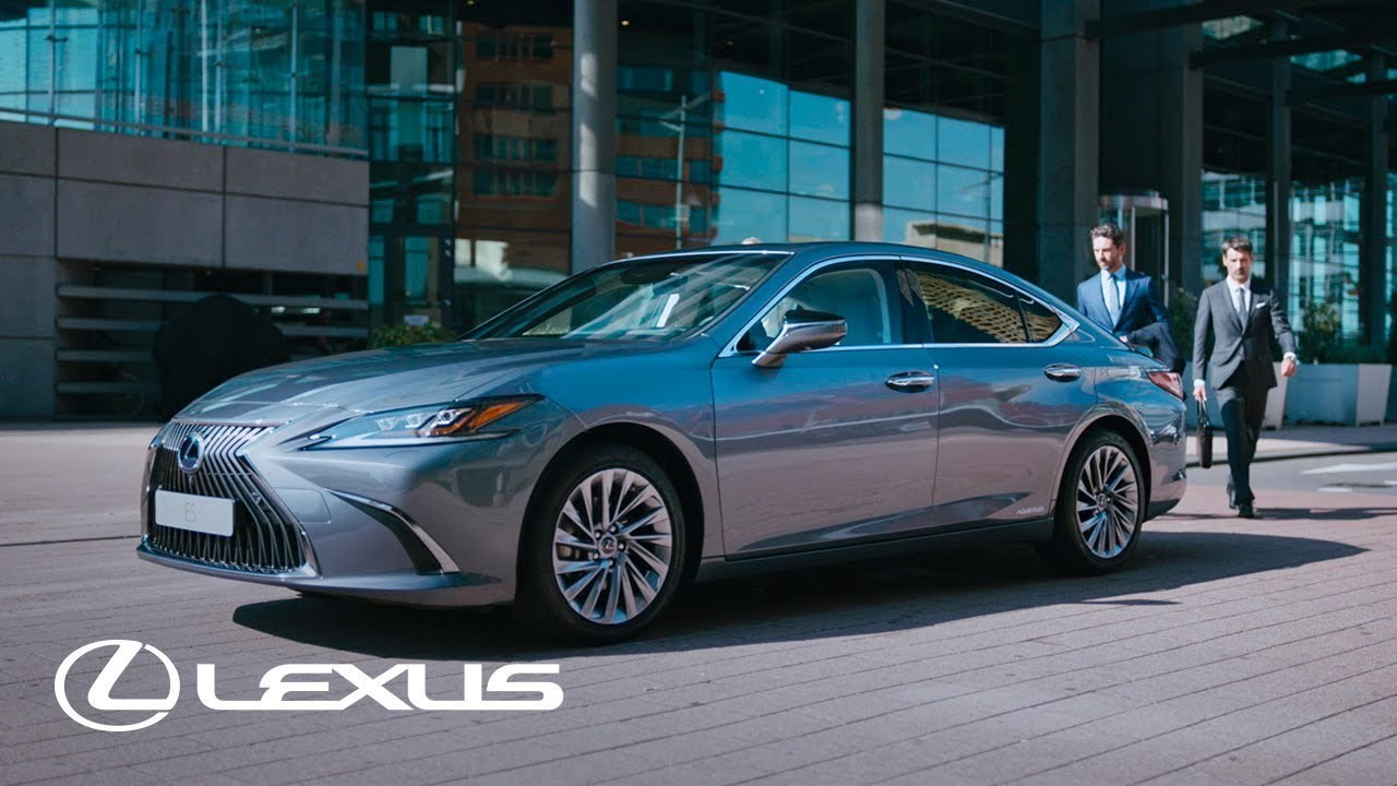 Transfer from/to the airport in Warsaw by Lexus ES Business Class