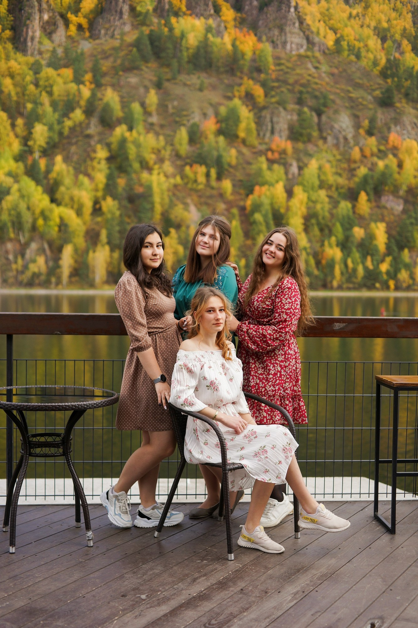 Осенняя фотосессия для выпускного альбома 11а класса 8 гимназии. СИГМА | Студия выпускных альбомов Красноярск