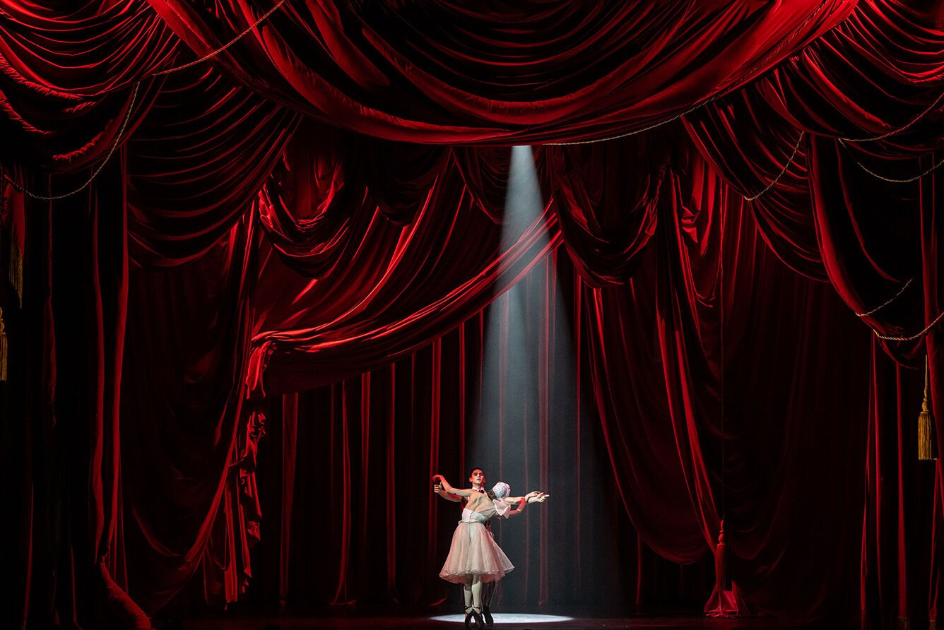 Пошив театральных занавесов и мягких декораций на заказ | Кулисы, падуги, задники. История занавеса. Превращаем идею в технологию