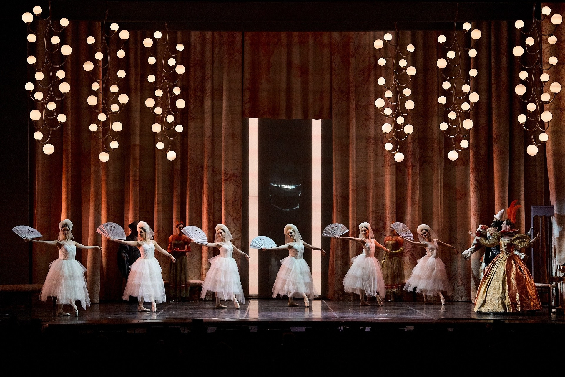 Лебединое озеро. Нижегородского театра оперы и балета им. А. С. Пушкина. История занавеса. Превращаем идею в технологию